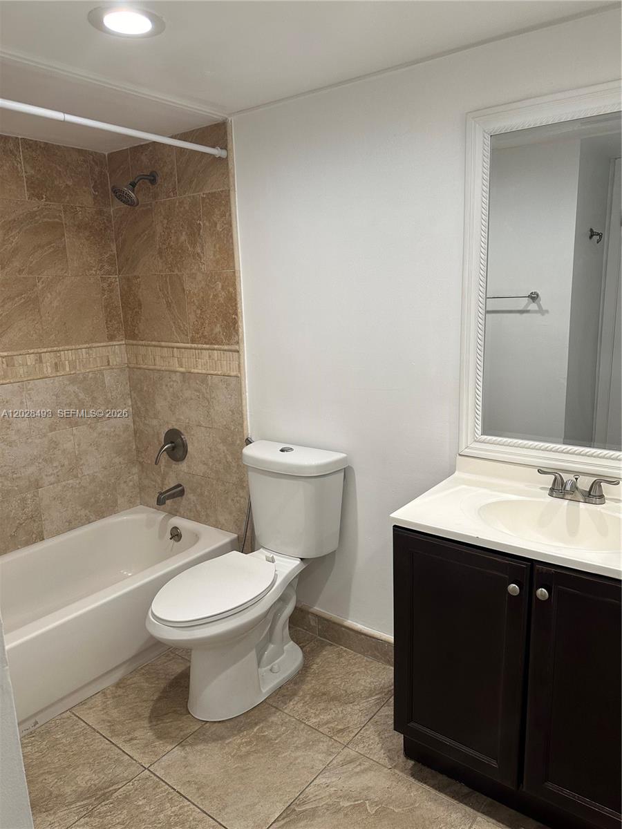 LAS VISTAS AT DORAL CONDO - Residential