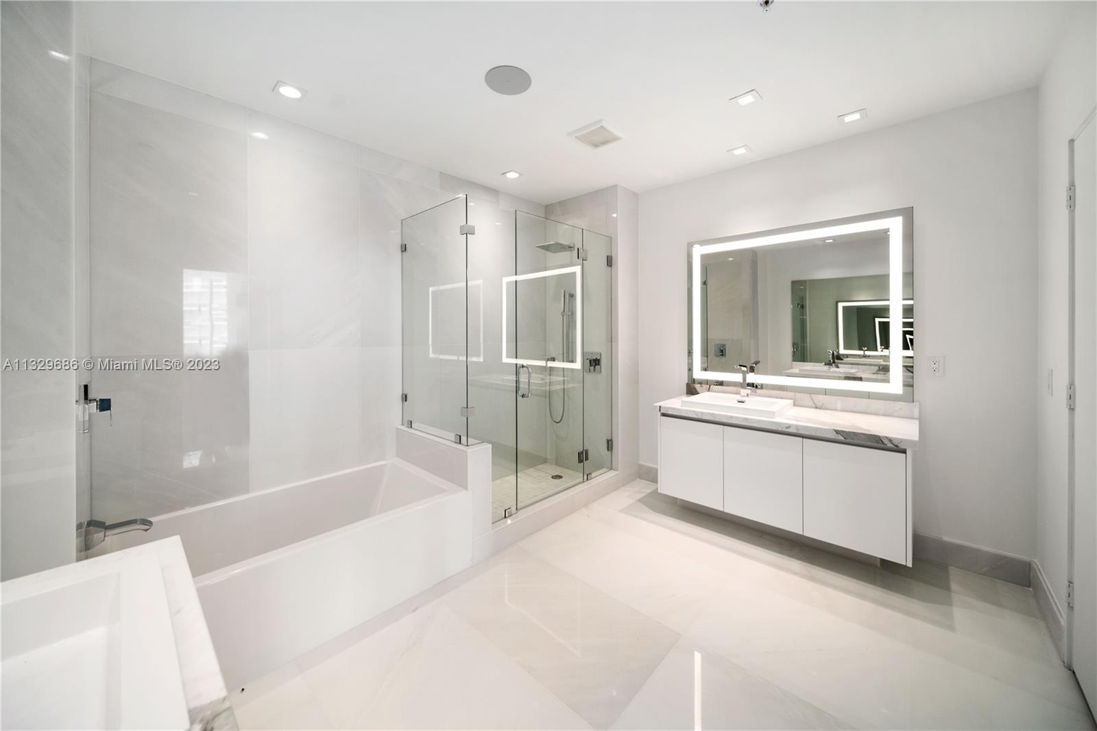 PARQUE TOWERS CONDO - Residential
