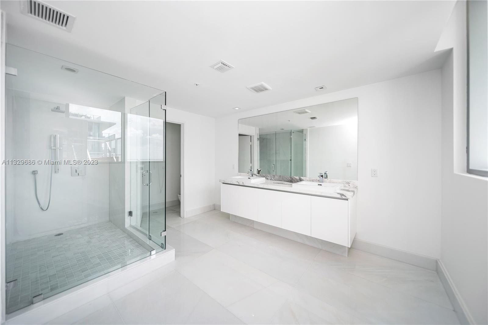 PARQUE TOWERS CONDO - Residential