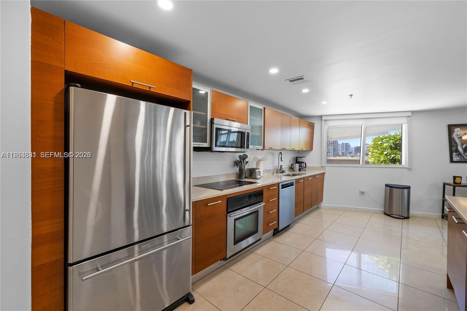 MIDBLOCK MIAMI CONDO - Residential