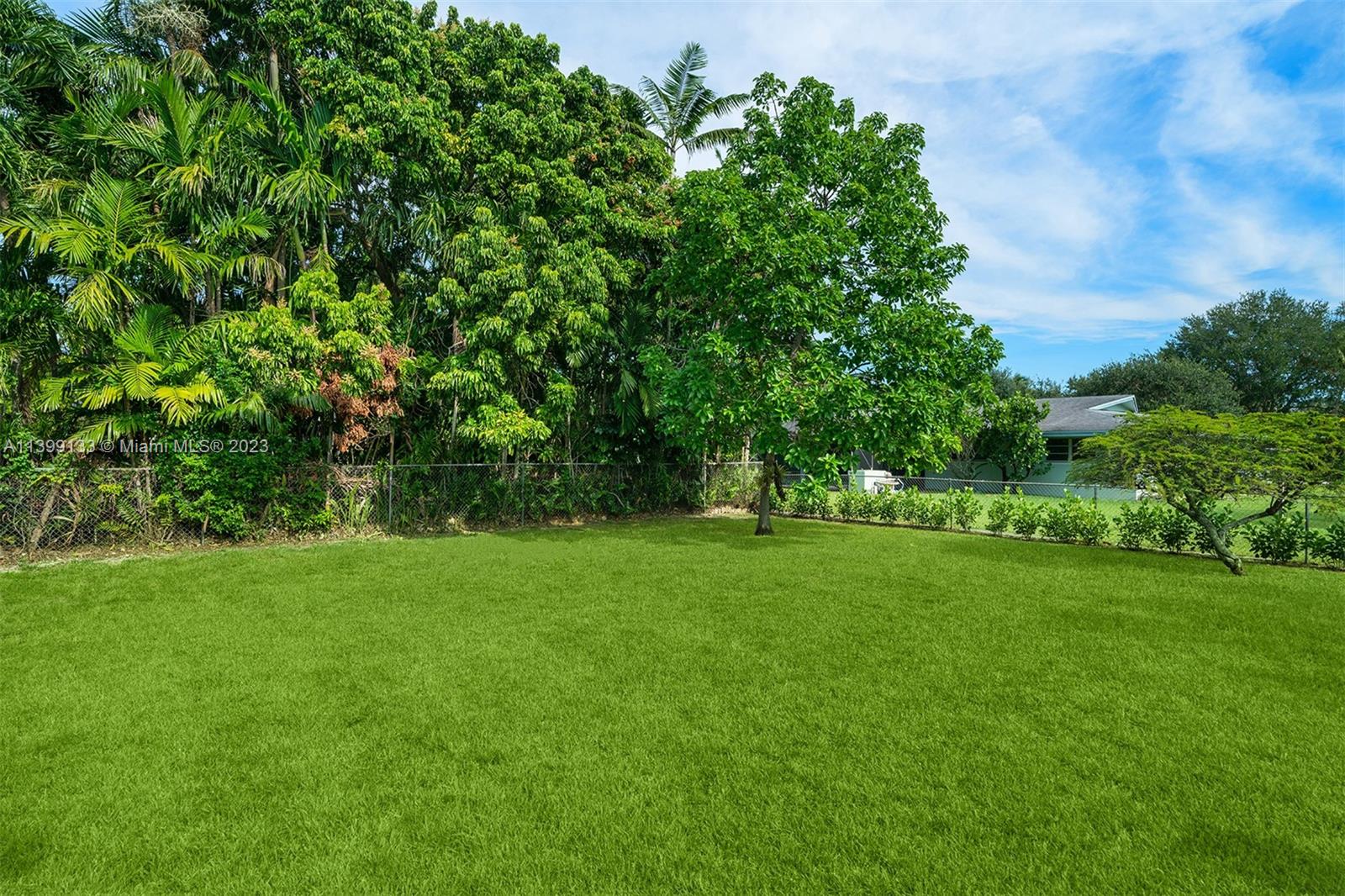 GARDEN ESTATES - Residential Lease