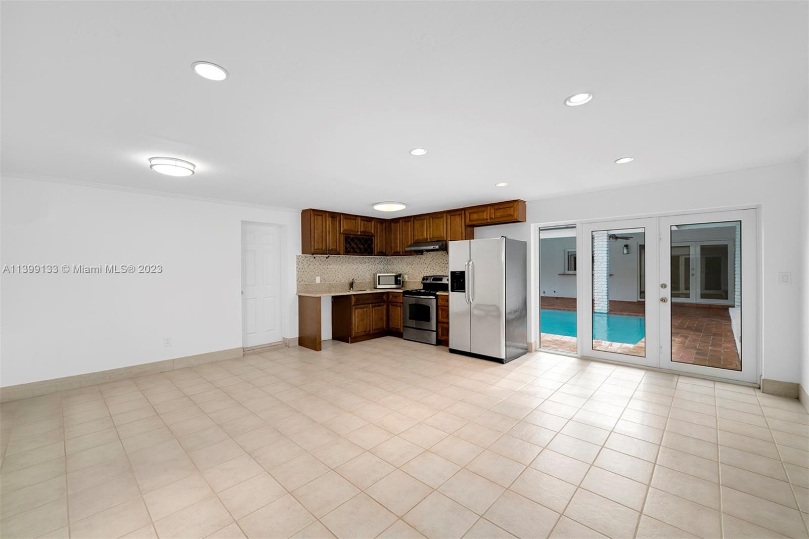 GARDEN ESTATES - Residential Lease