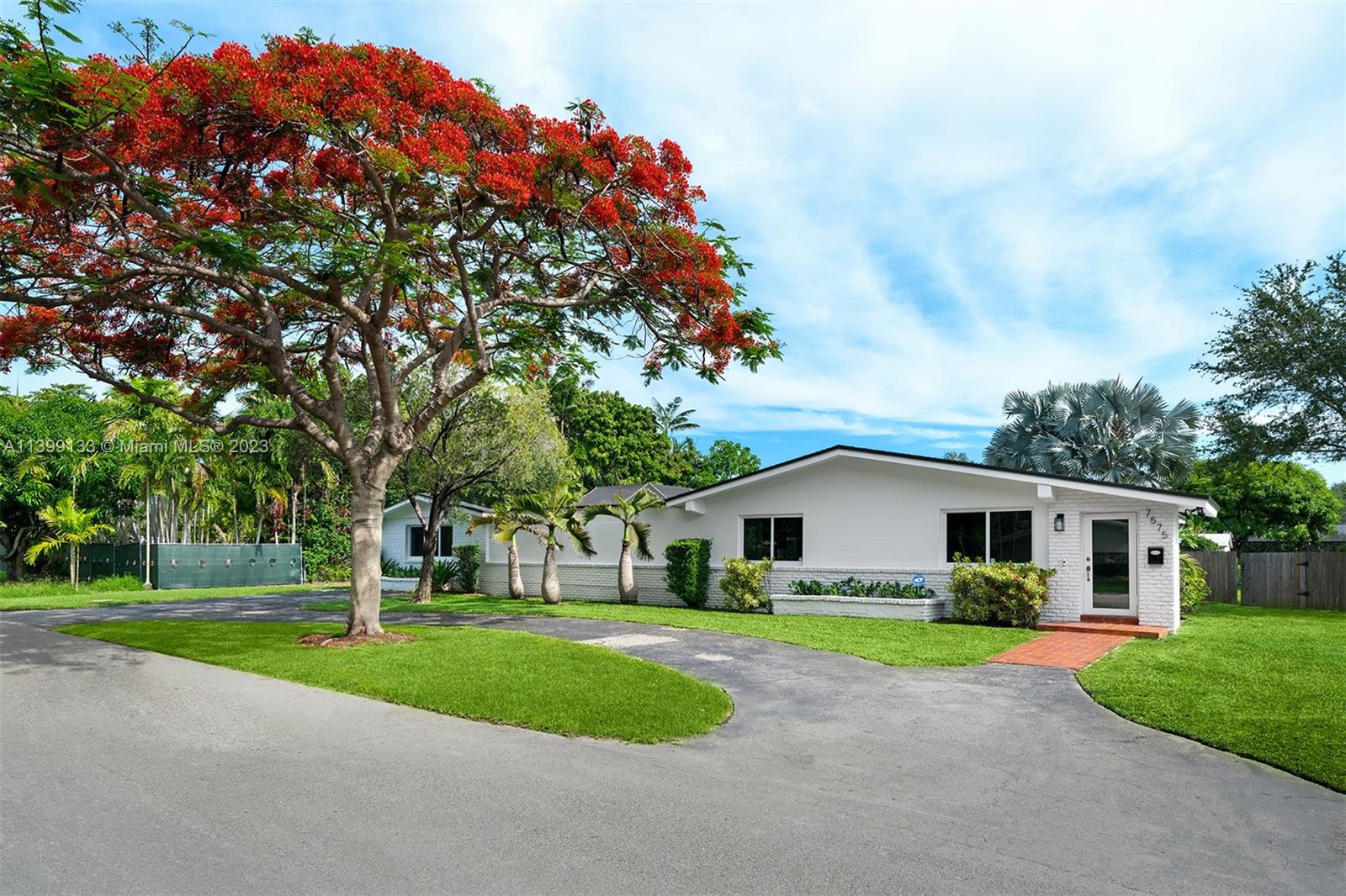 GARDEN ESTATES - Residential Lease