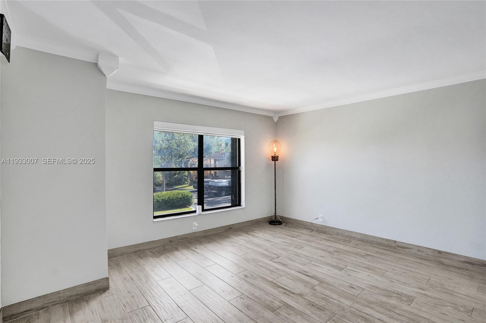 LEEWARD POINT - Residential