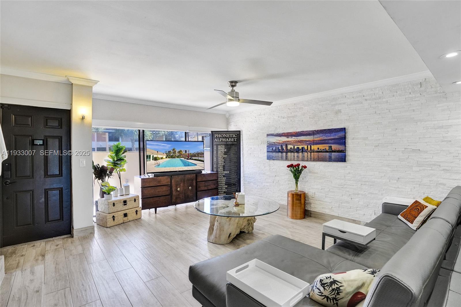 LEEWARD POINT - Residential