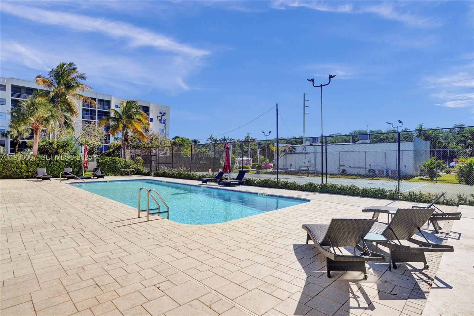 LEEWARD POINT - Residential