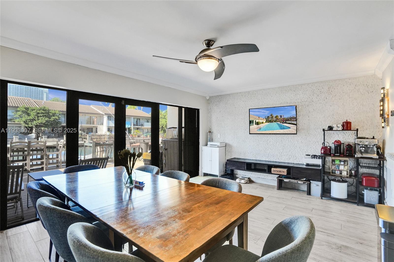 LEEWARD POINT - Residential