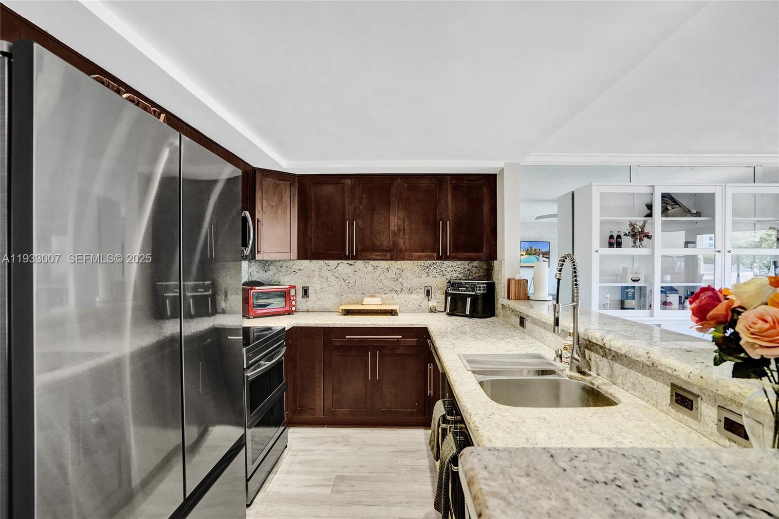 LEEWARD POINT - Residential