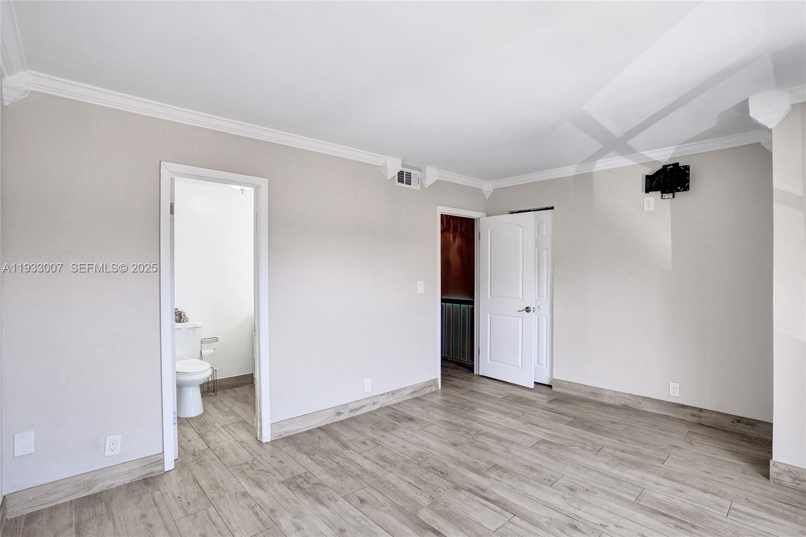 LEEWARD POINT - Residential