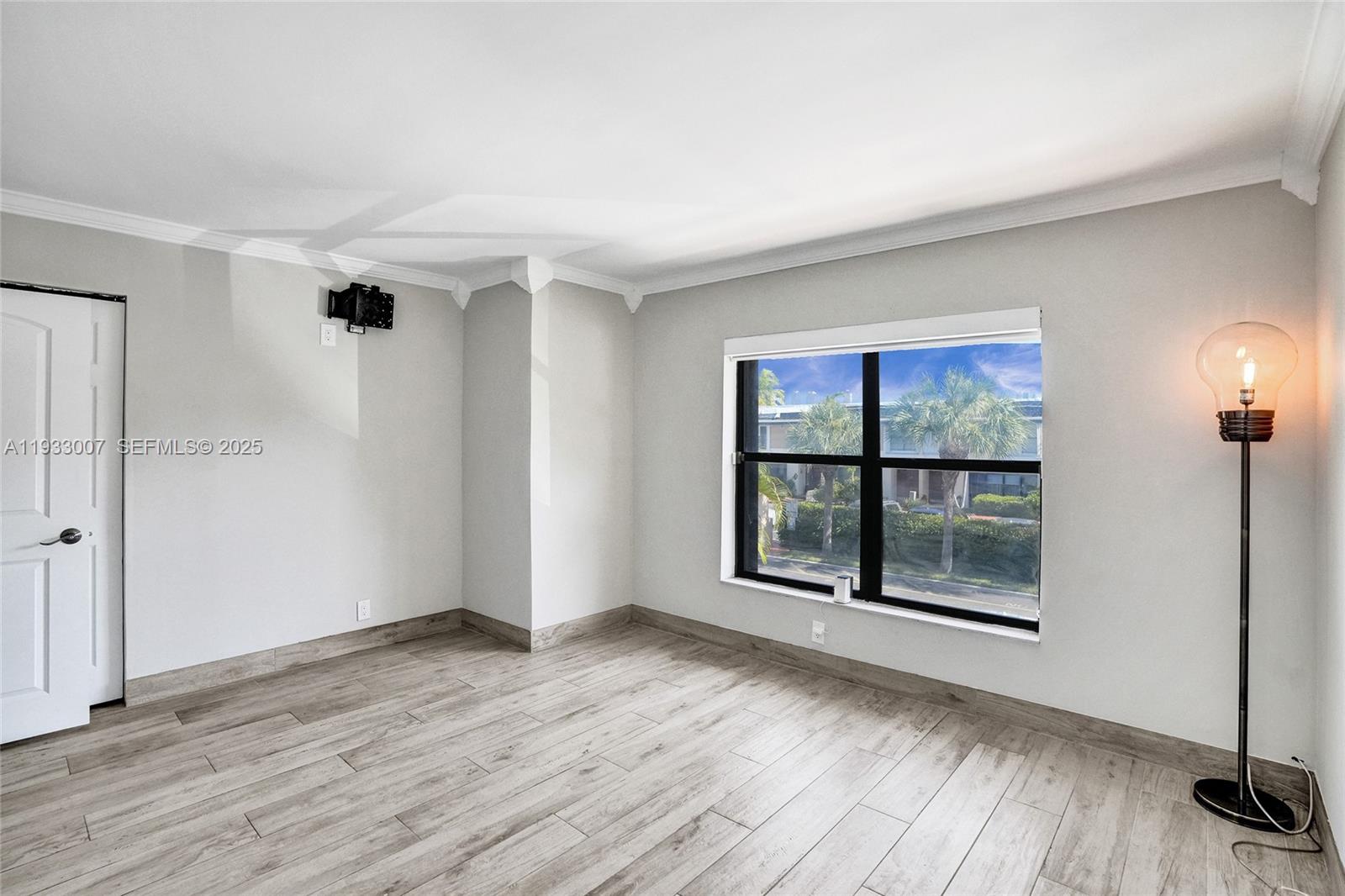 LEEWARD POINT - Residential