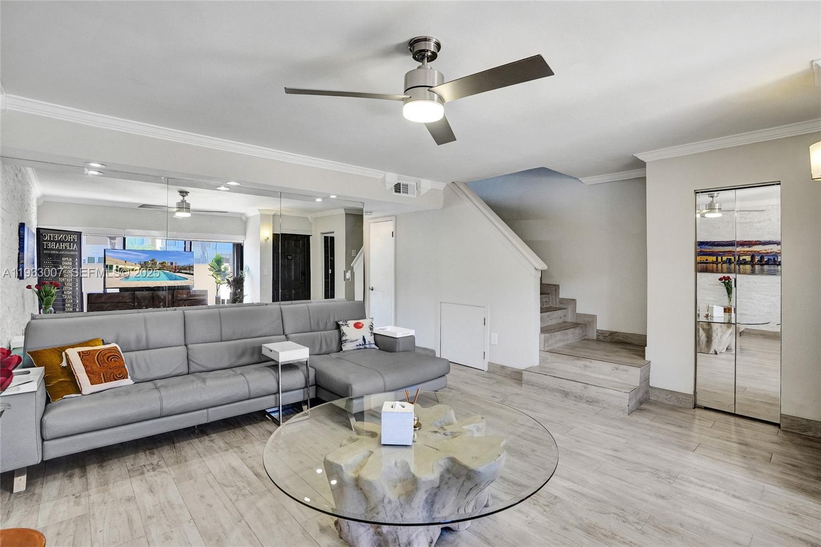LEEWARD POINT - Residential