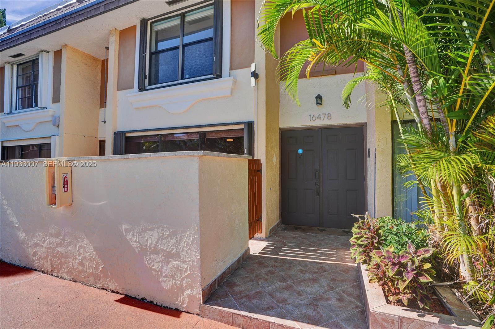 LEEWARD POINT - Residential