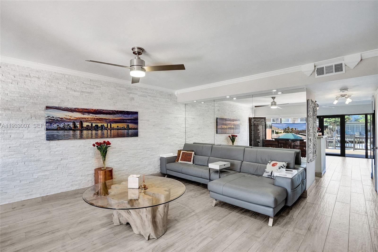 LEEWARD POINT - Residential