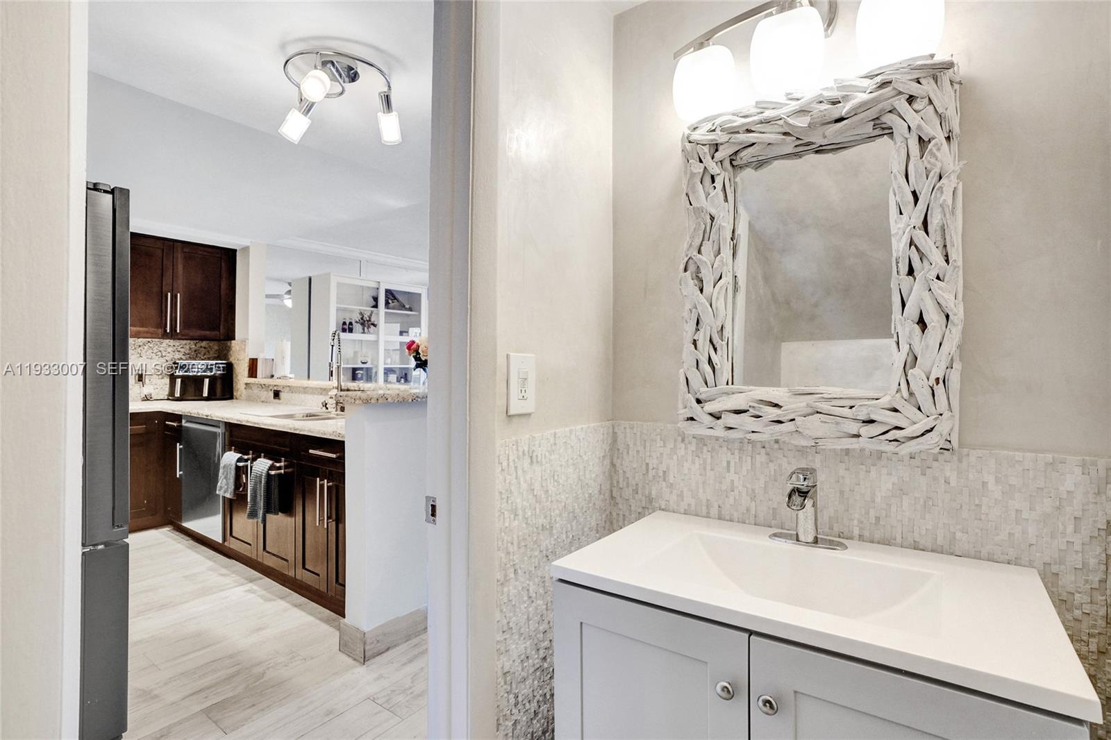 LEEWARD POINT - Residential