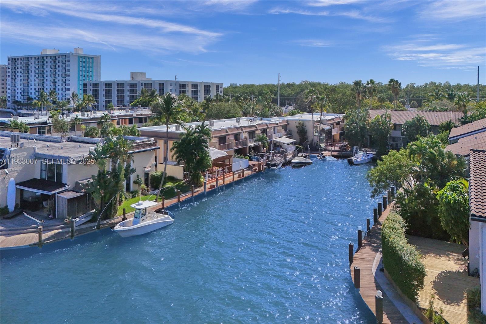 LEEWARD POINT - Residential