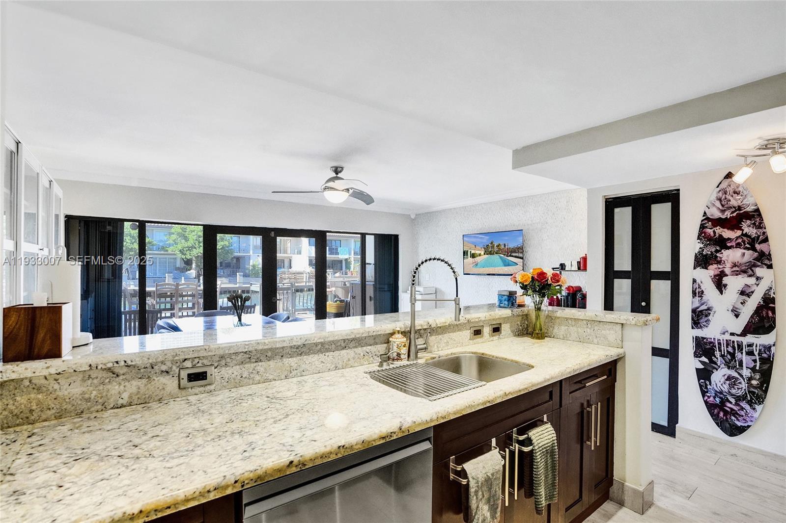 LEEWARD POINT - Residential