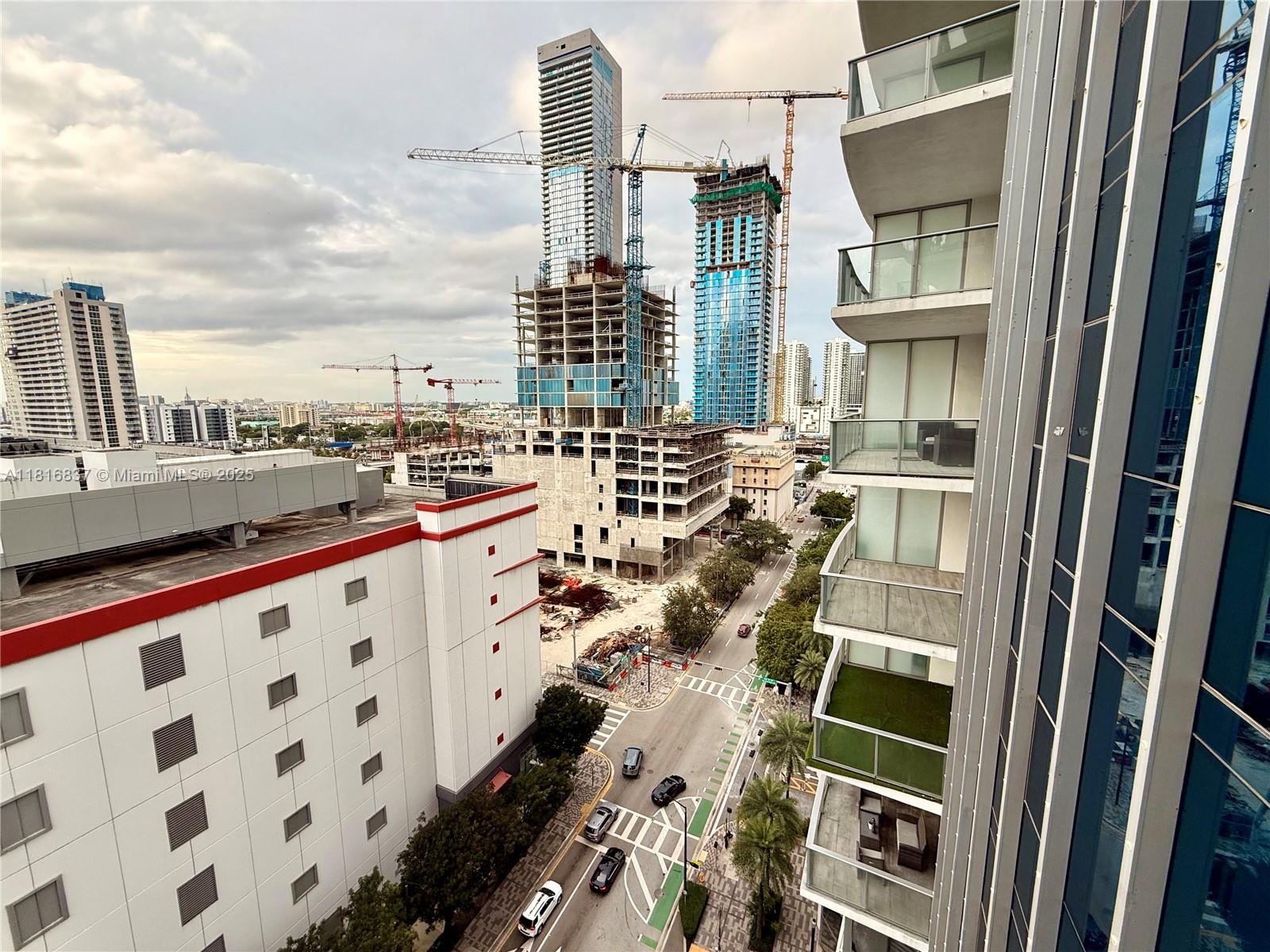PARAMOUNT MIAMI WORLDCENT - Residential Lease