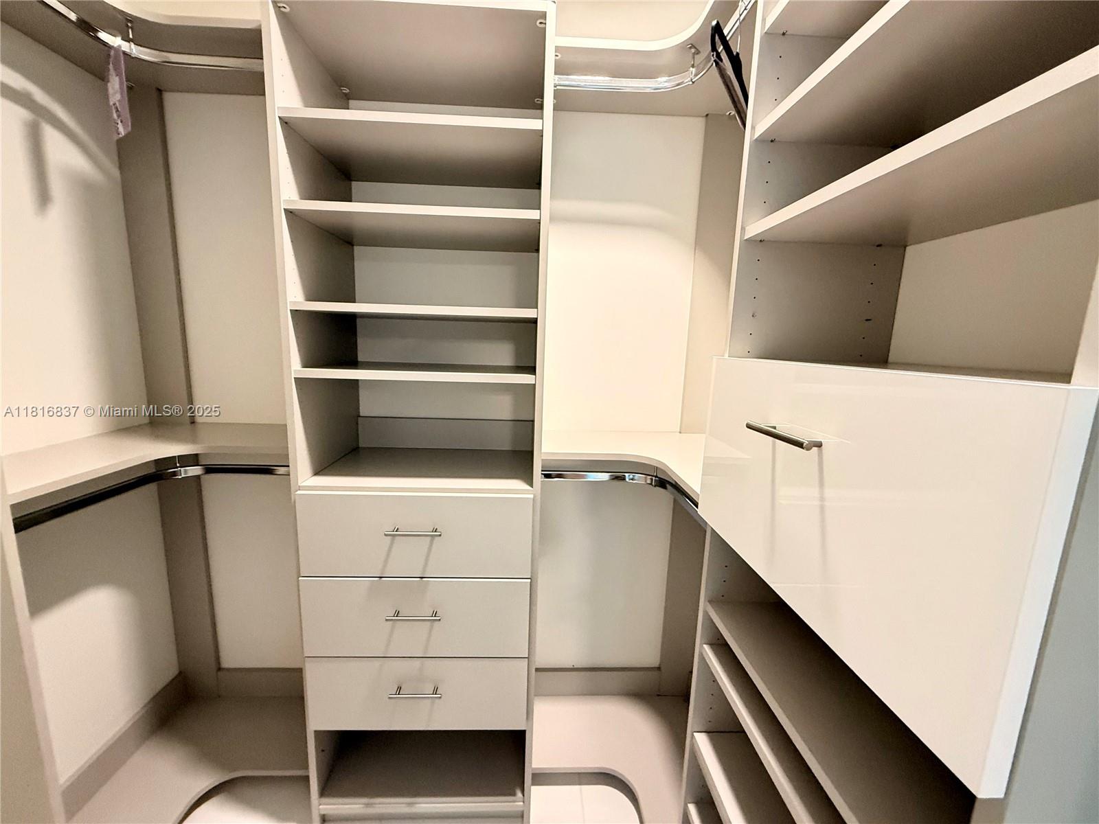 PARAMOUNT MIAMI WORLDCENT - Residential Lease