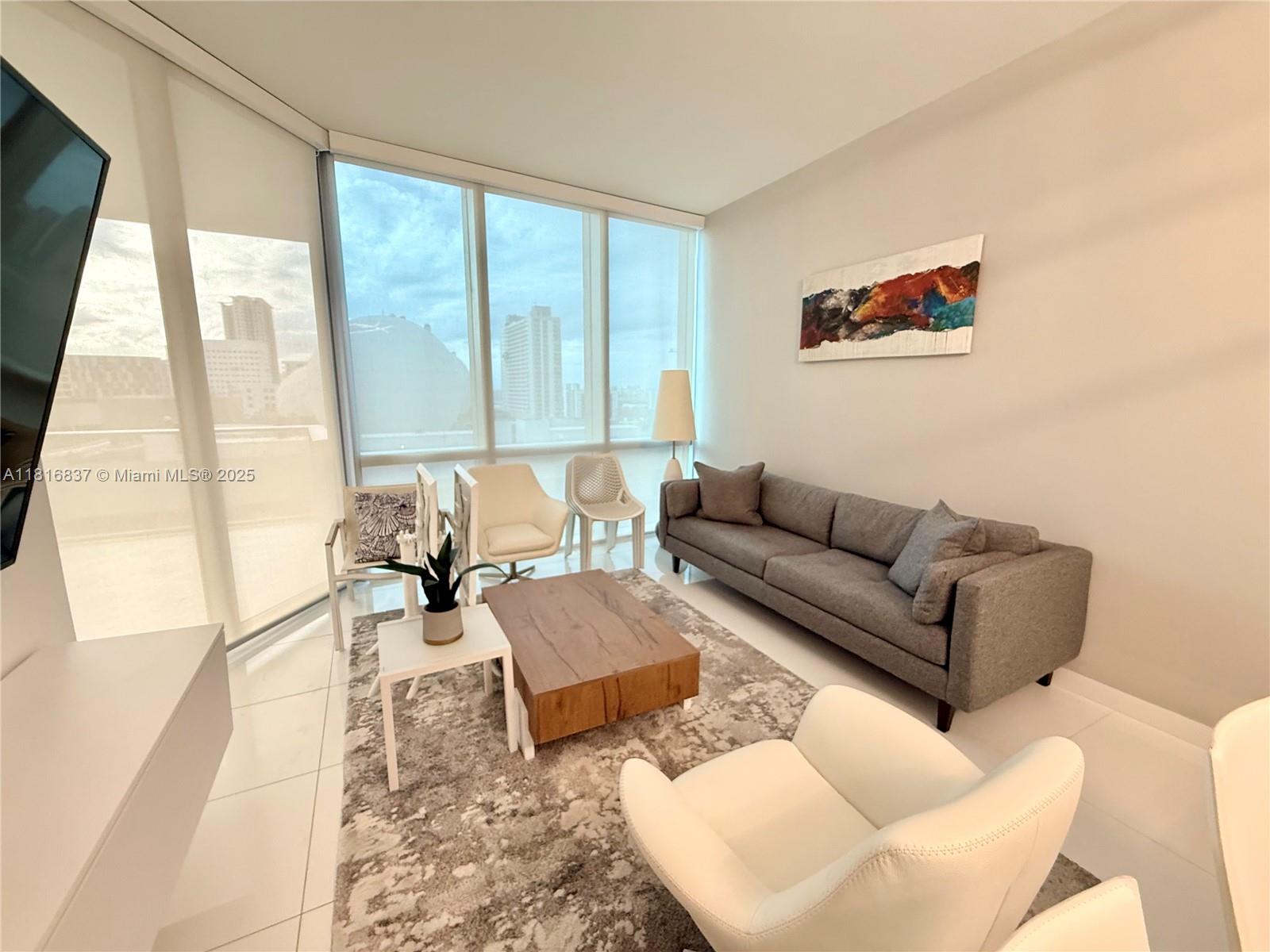 PARAMOUNT MIAMI WORLDCENT - Residential Lease