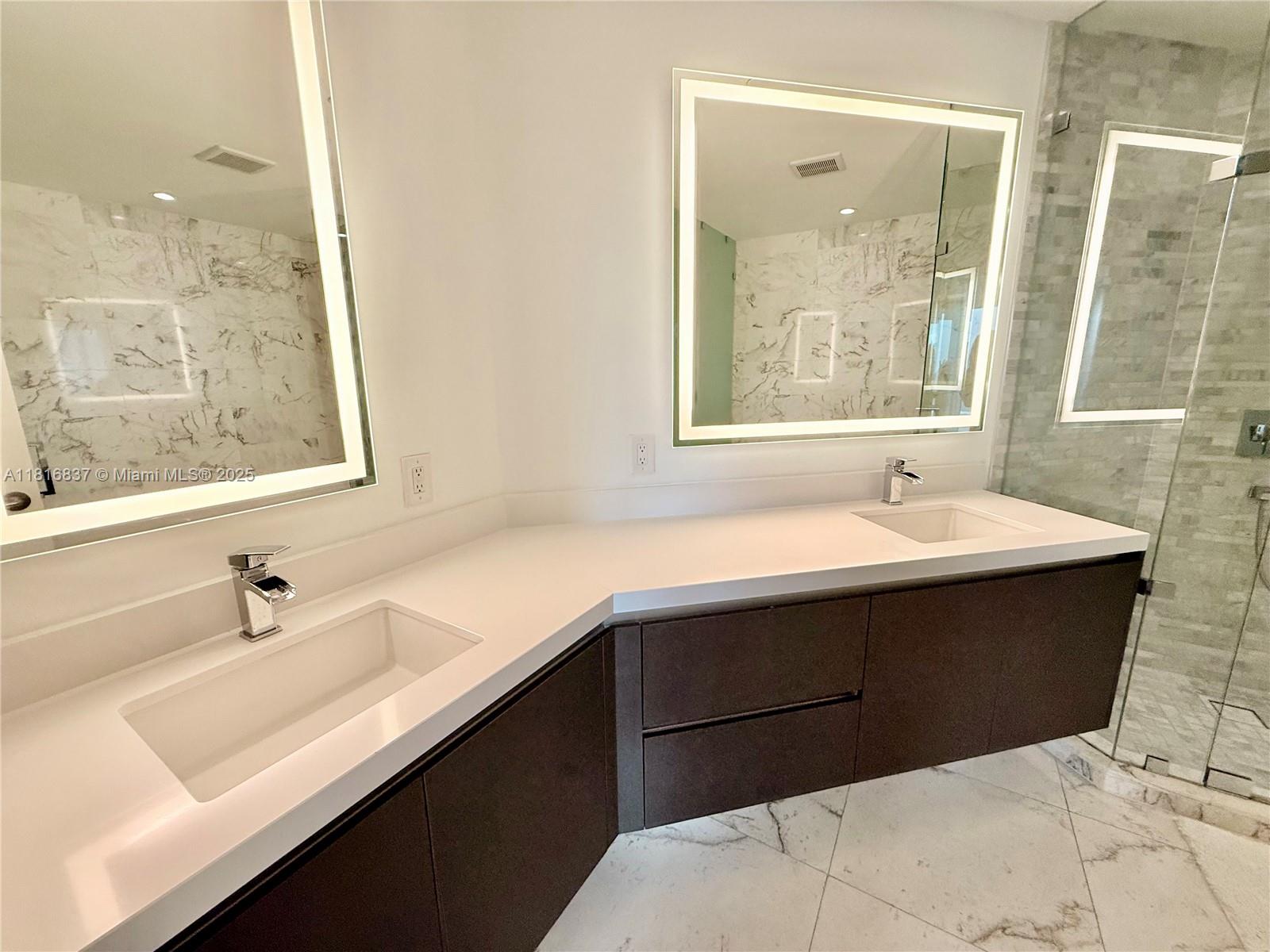 PARAMOUNT MIAMI WORLDCENT - Residential Lease