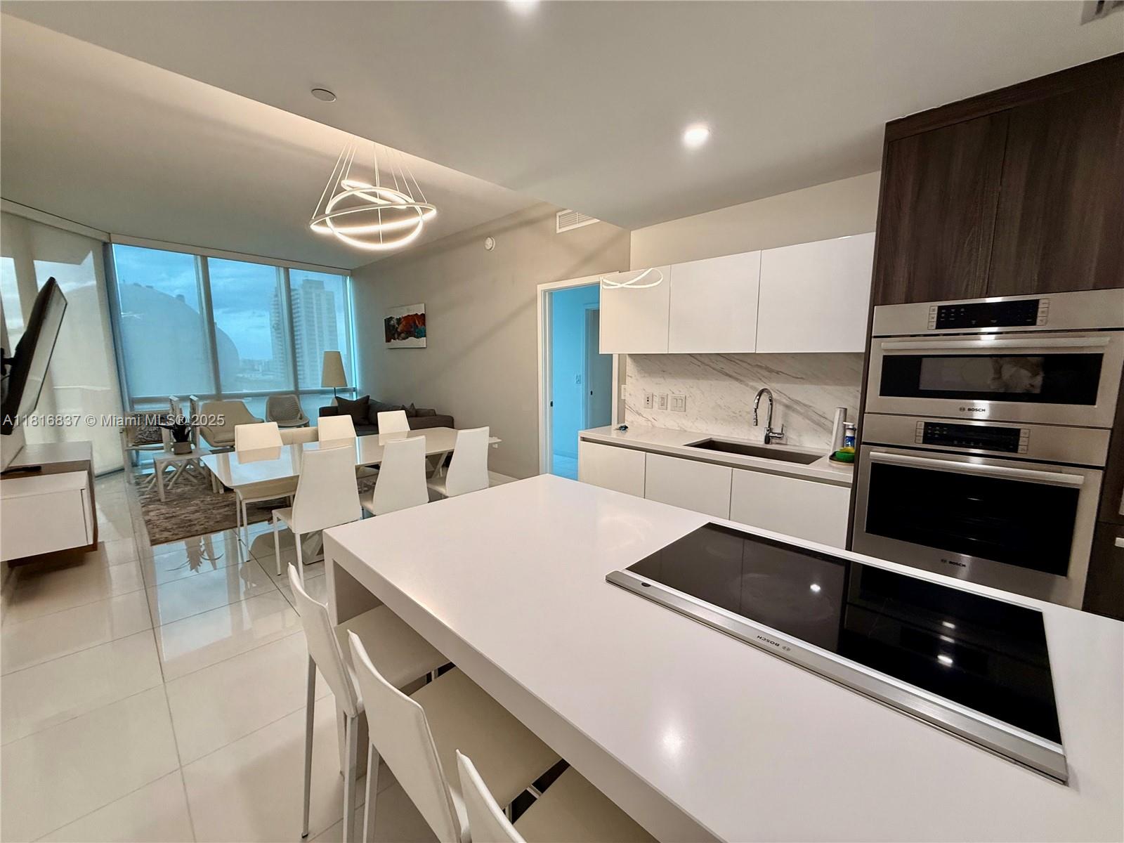 PARAMOUNT MIAMI WORLDCENT - Residential Lease