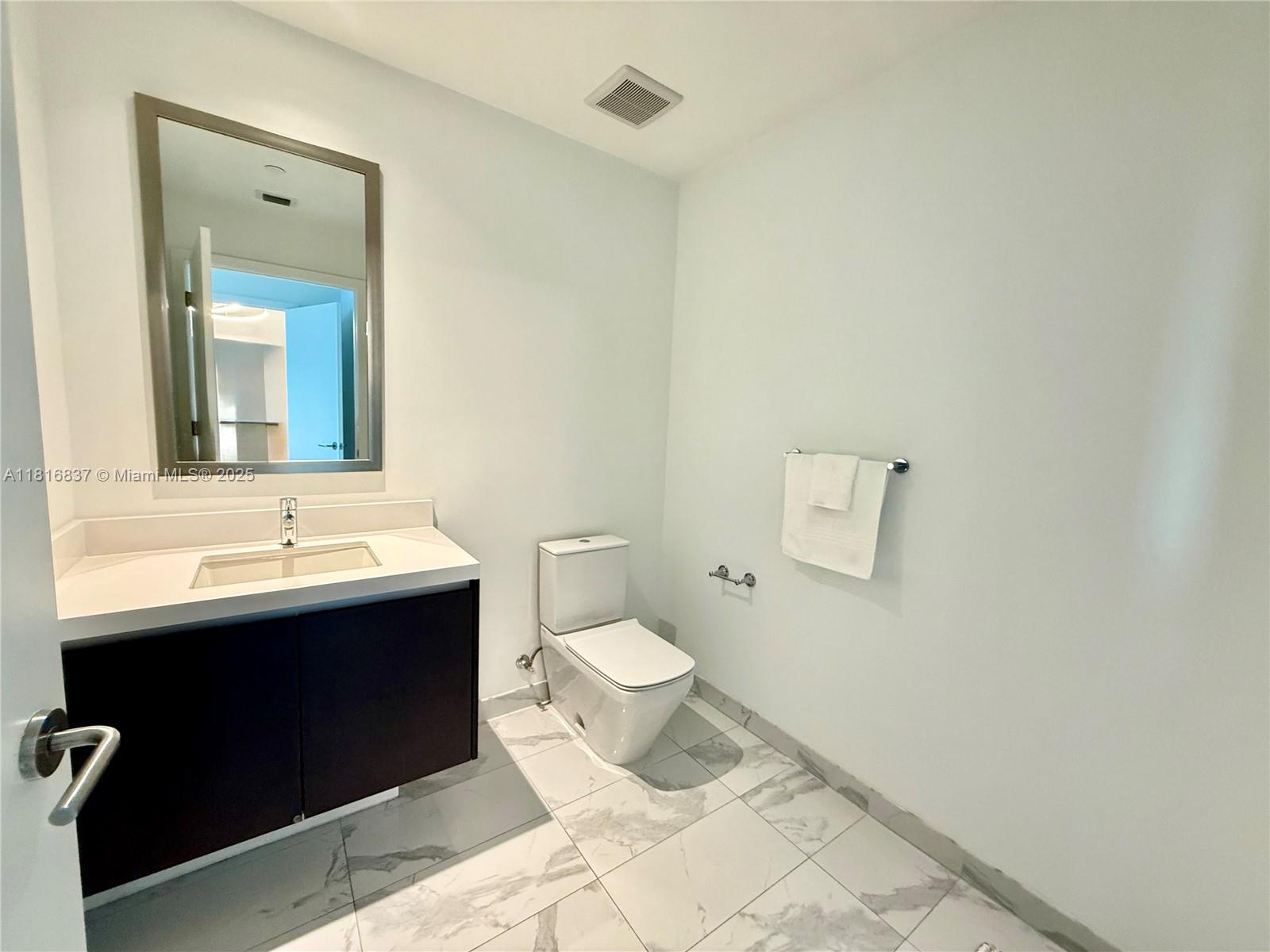 PARAMOUNT MIAMI WORLDCENT - Residential Lease