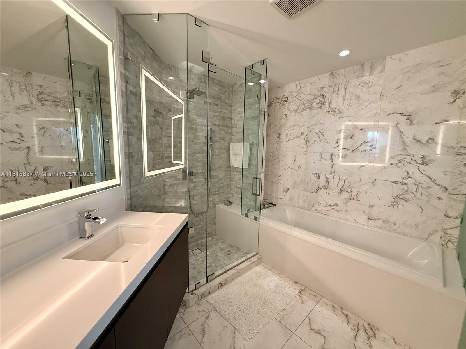 PARAMOUNT MIAMI WORLDCENT - Residential Lease