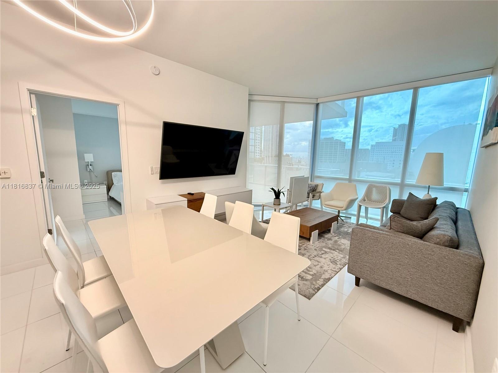 PARAMOUNT MIAMI WORLDCENT - Residential Lease