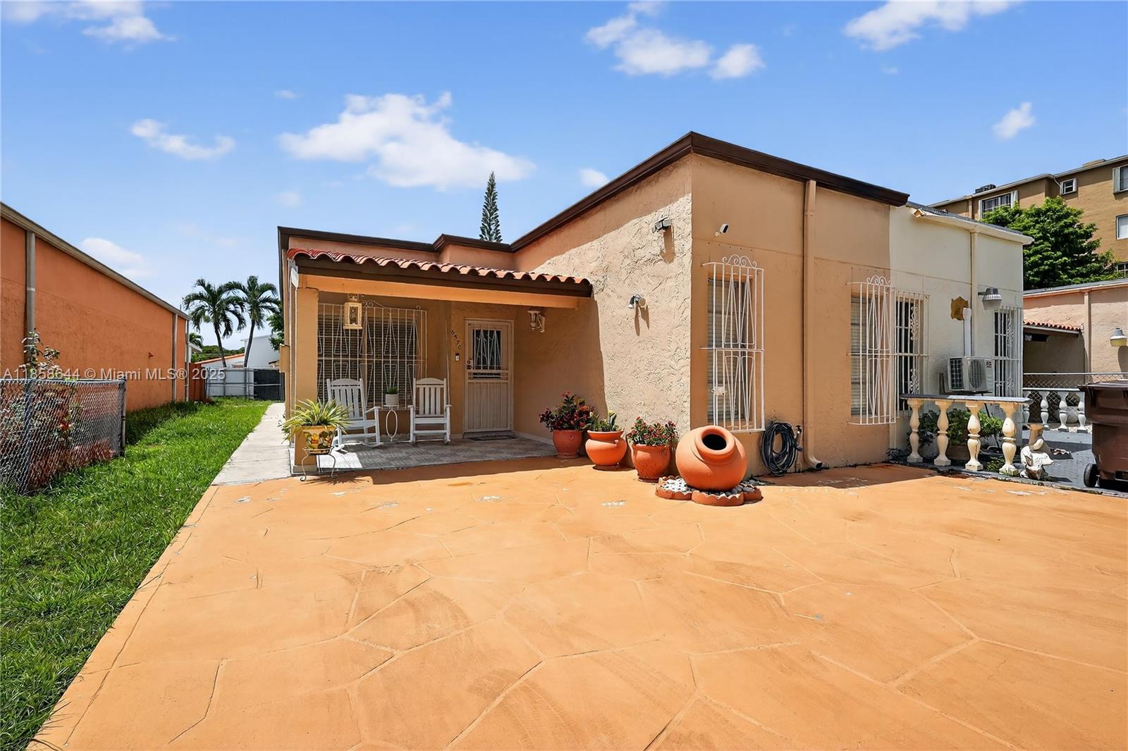 2ND COURT VILLAS CONDO - Residential