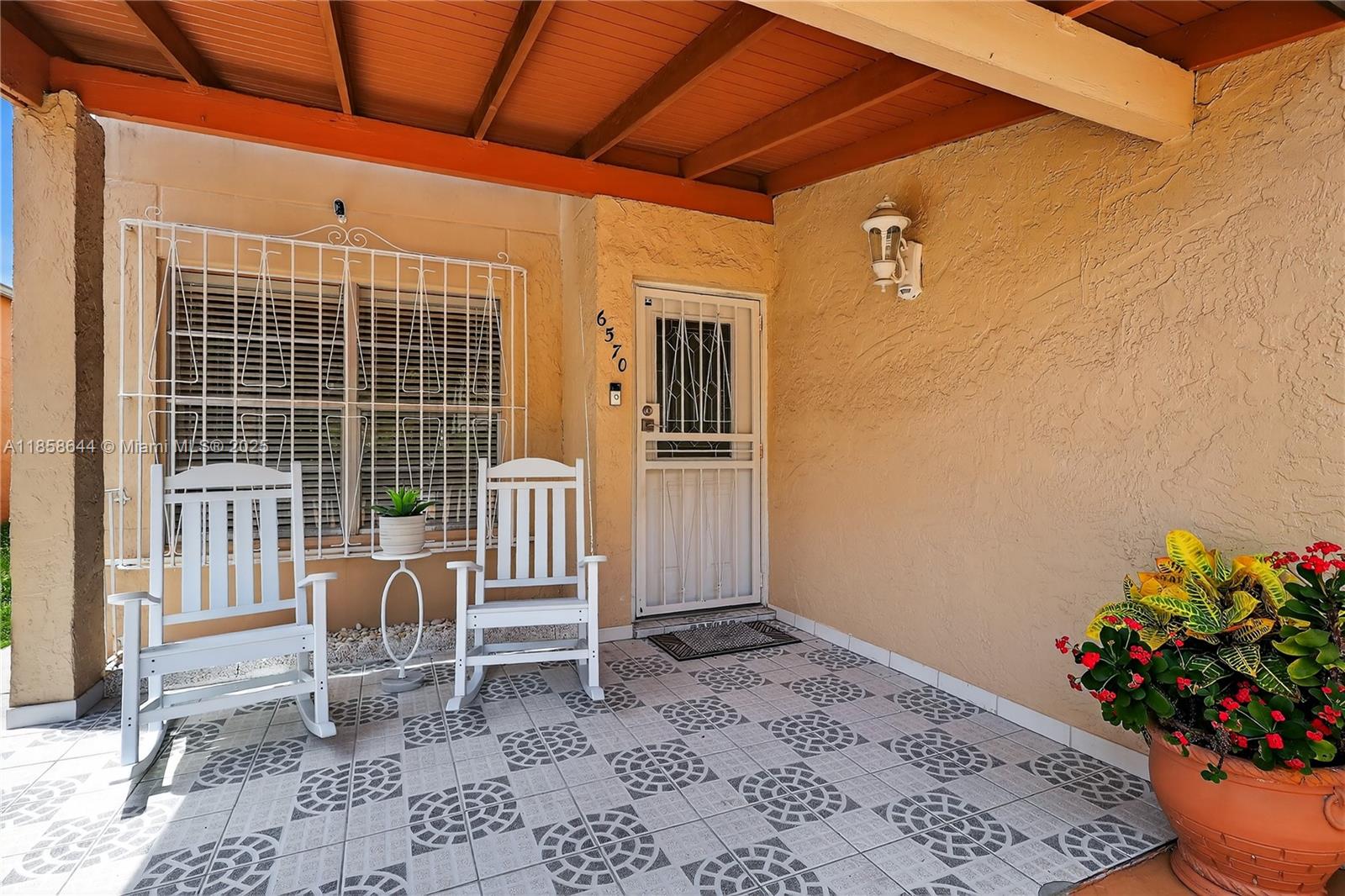2ND COURT VILLAS CONDO - Residential