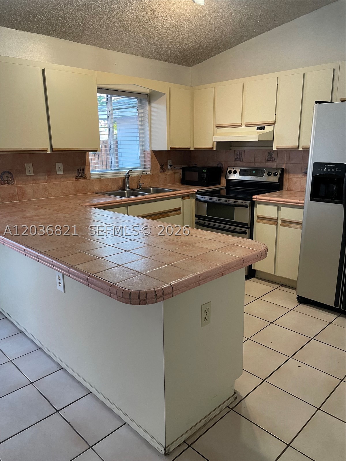 WEST MILLER HEIGHTS SEC 1 - Residential Lease