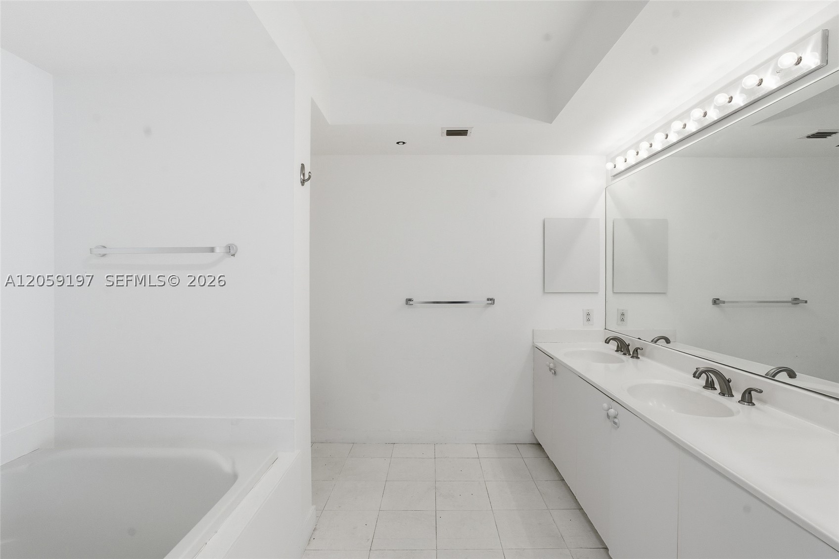 THE LANDMARK CONDO - Residential
