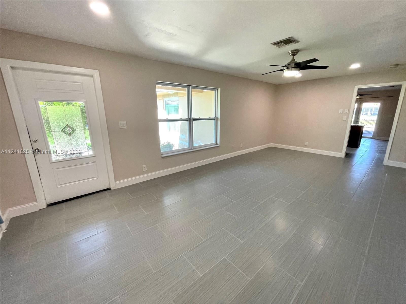CORAL SPRINGS COUNTRY CLU - Residential Lease