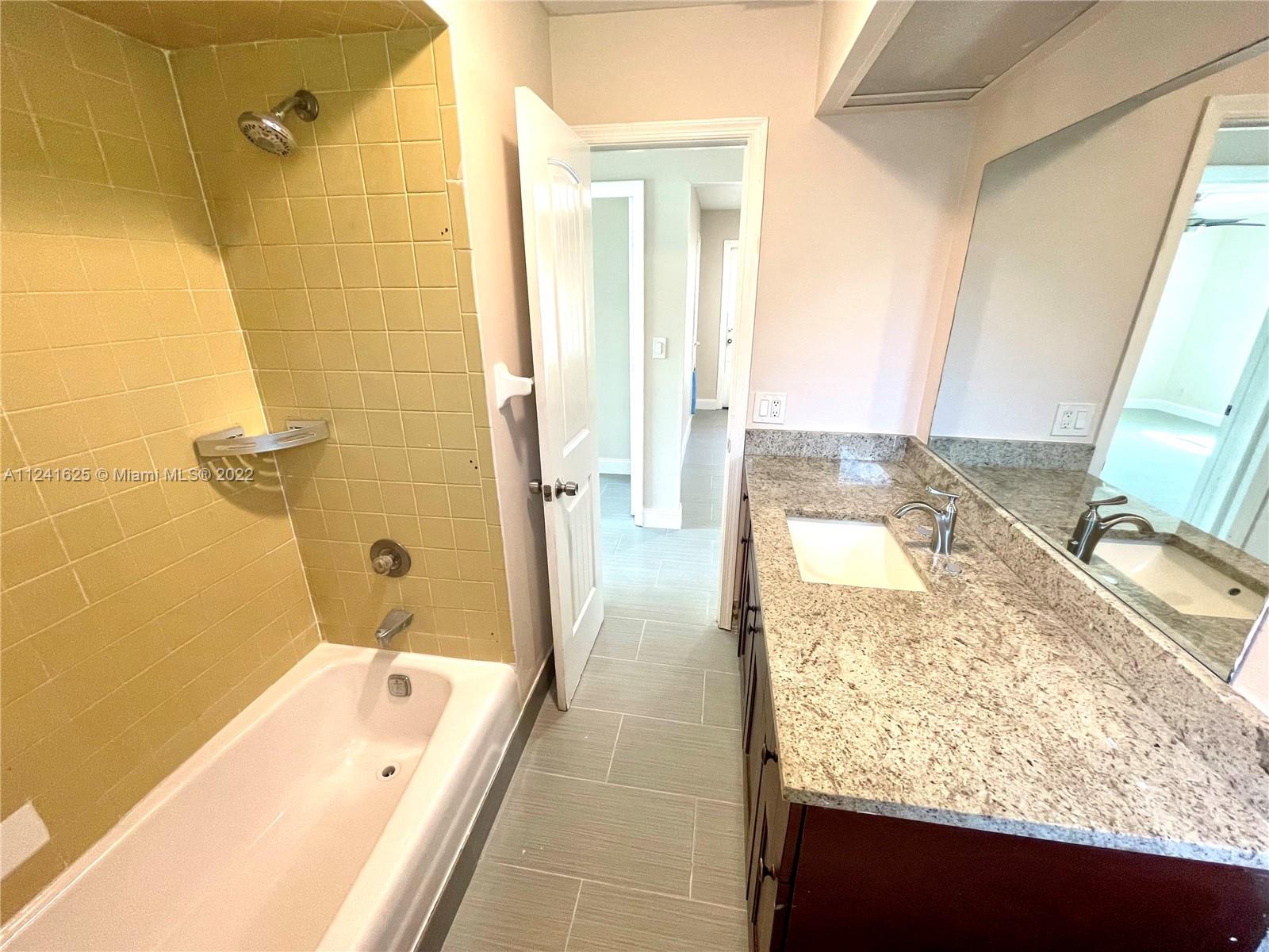 CORAL SPRINGS COUNTRY CLU - Residential Lease
