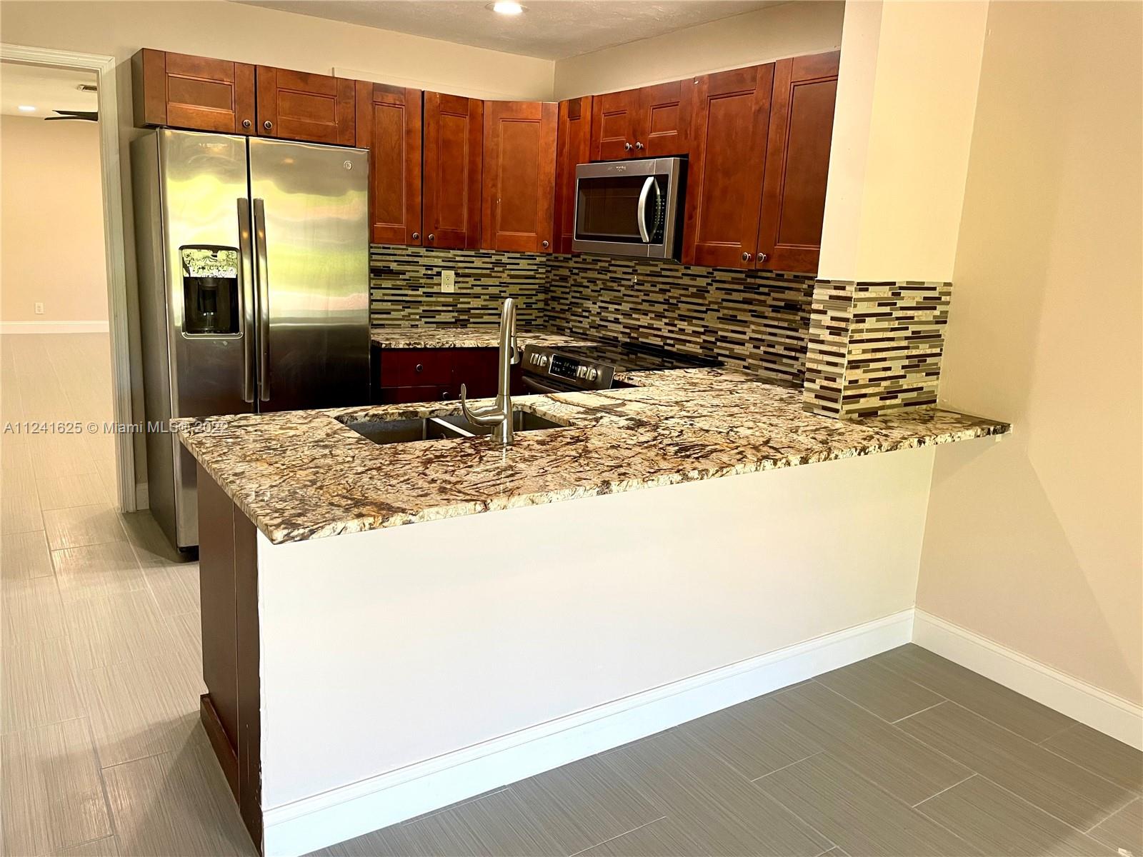 CORAL SPRINGS COUNTRY CLU - Residential Lease