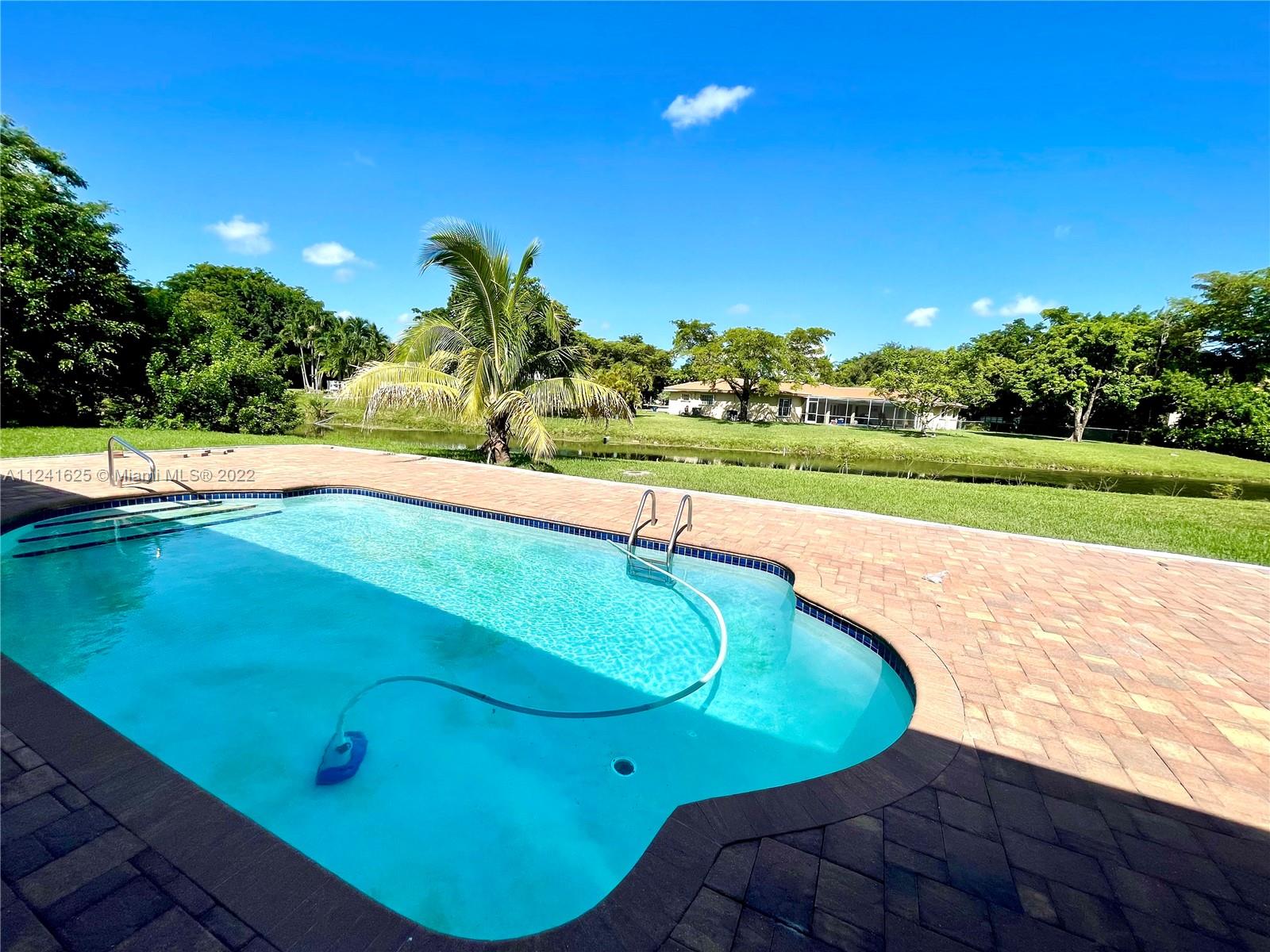 CORAL SPRINGS COUNTRY CLU - Residential Lease