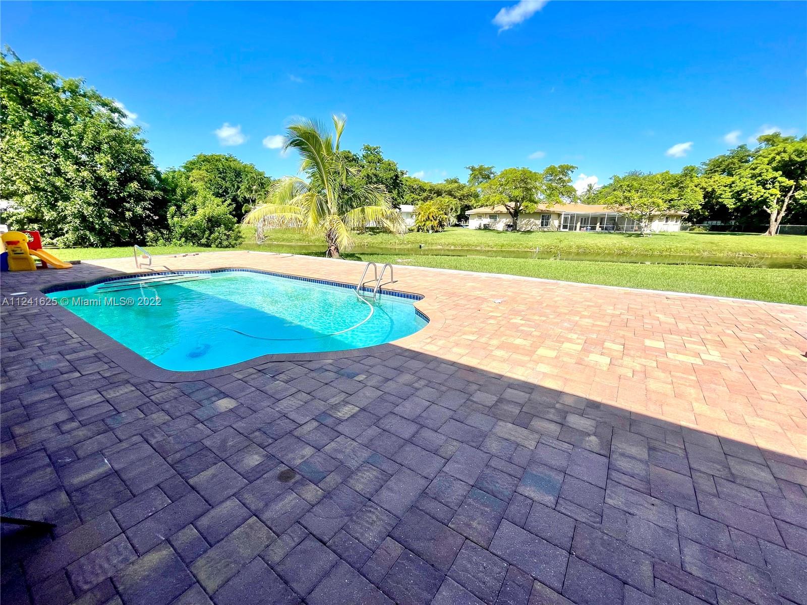 CORAL SPRINGS COUNTRY CLU - Residential Lease