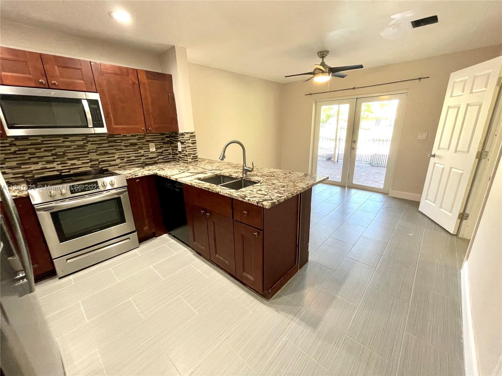 CORAL SPRINGS COUNTRY CLU - Residential Lease