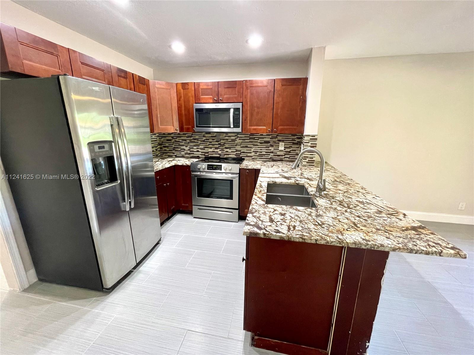 CORAL SPRINGS COUNTRY CLU - Residential Lease