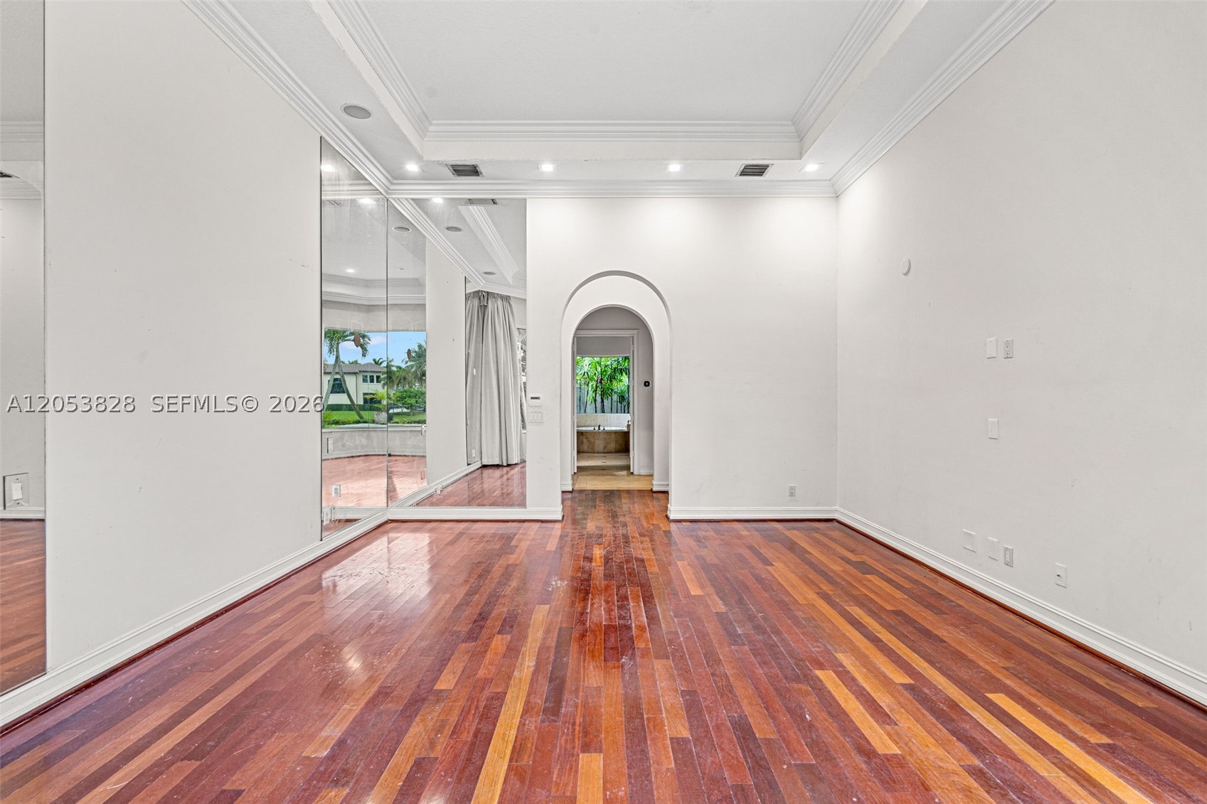 ENCLAVE - Residential