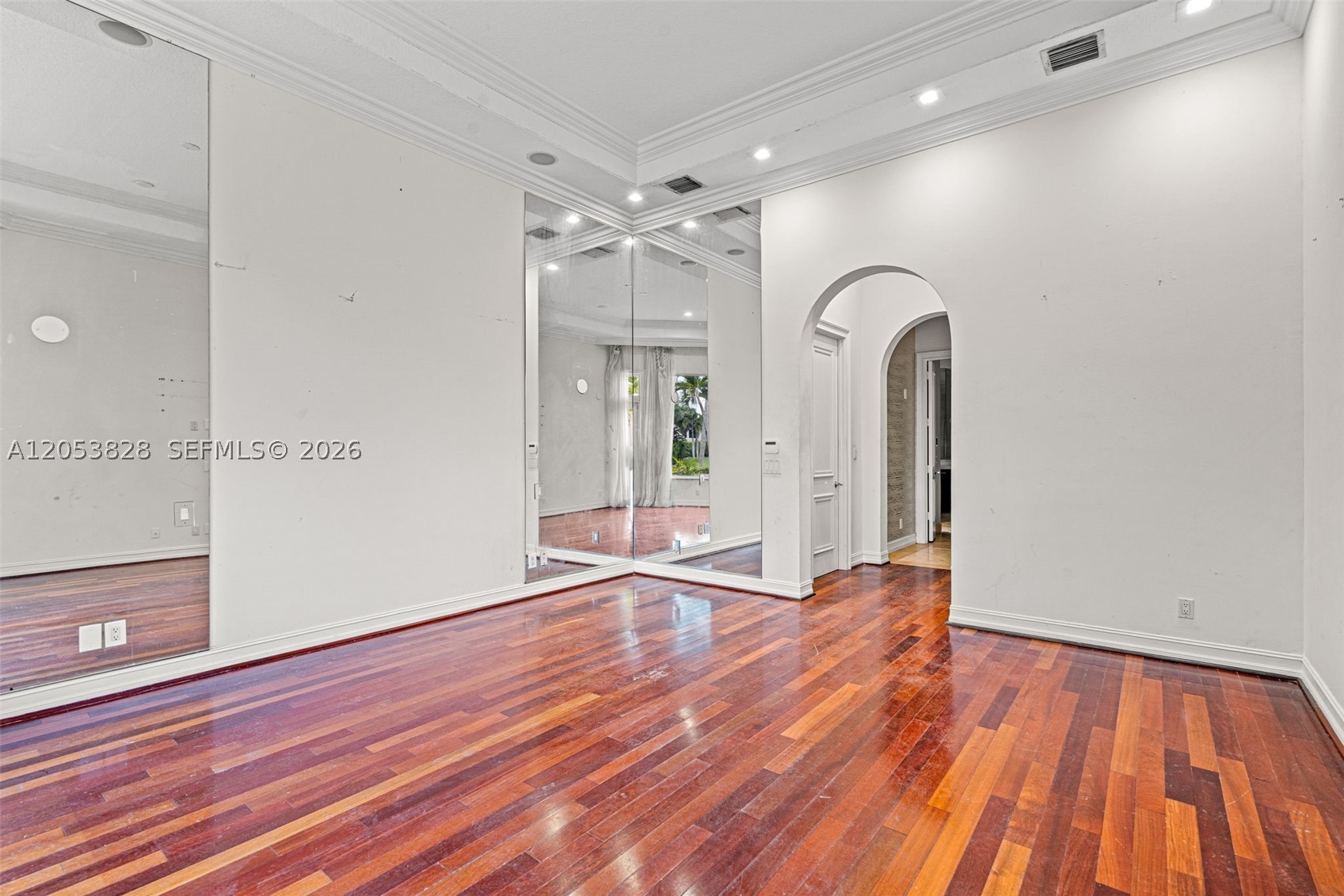 ENCLAVE - Residential