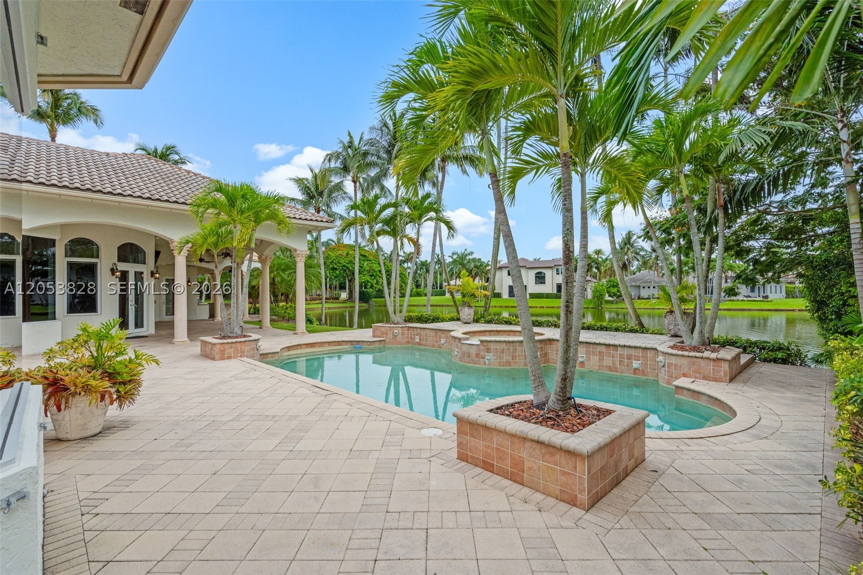 ENCLAVE - Residential