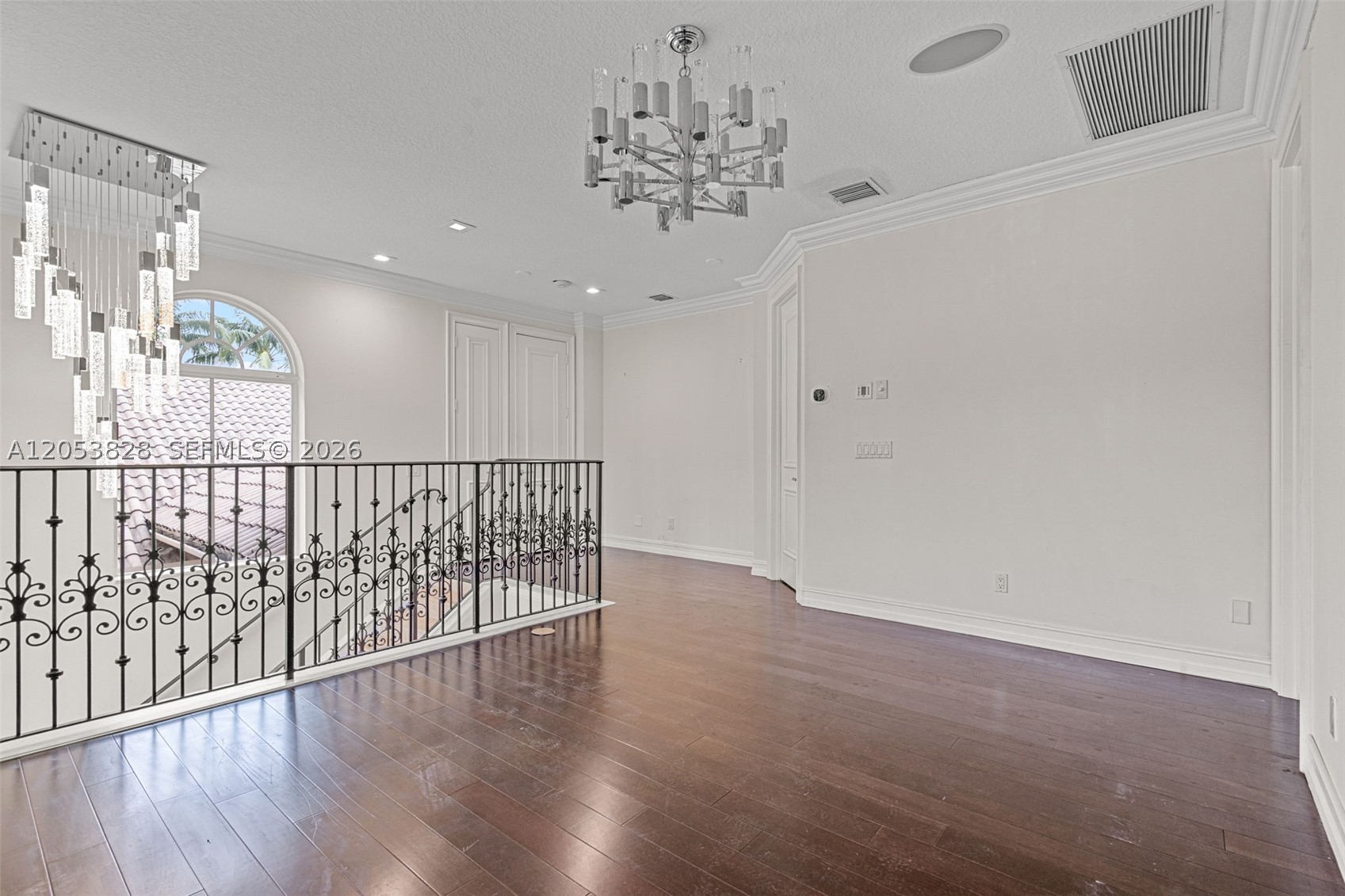 ENCLAVE - Residential