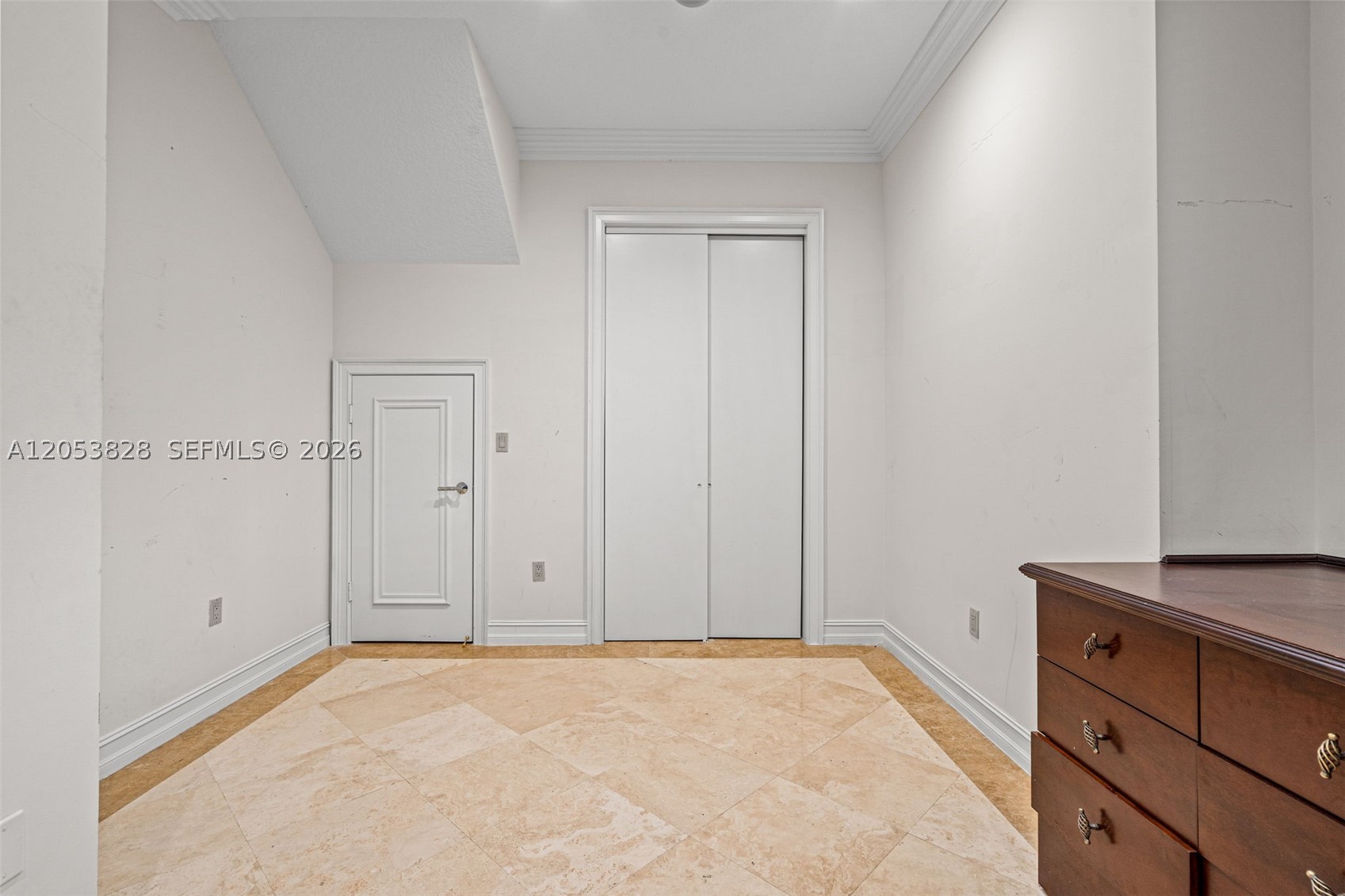 ENCLAVE - Residential