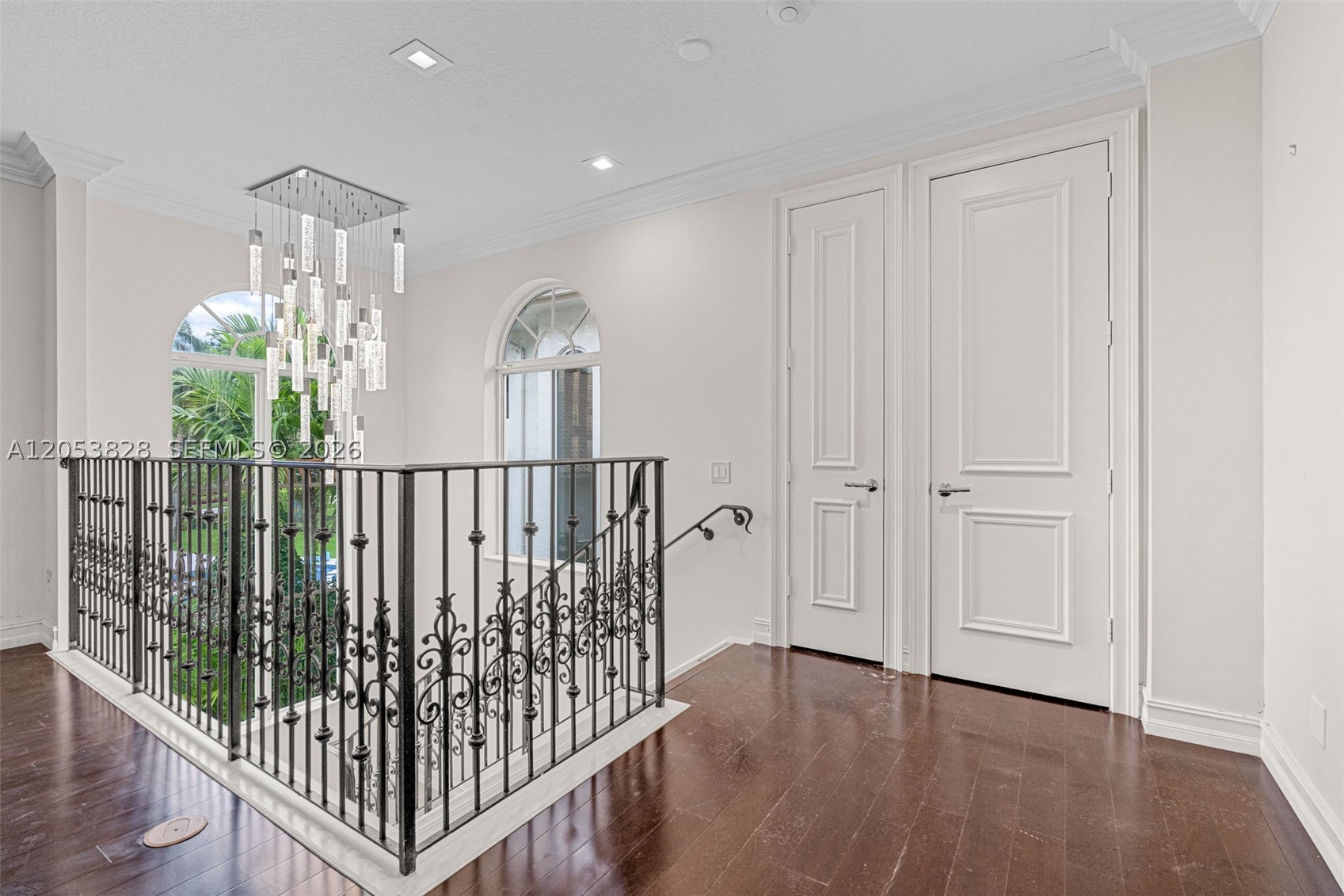 ENCLAVE - Residential