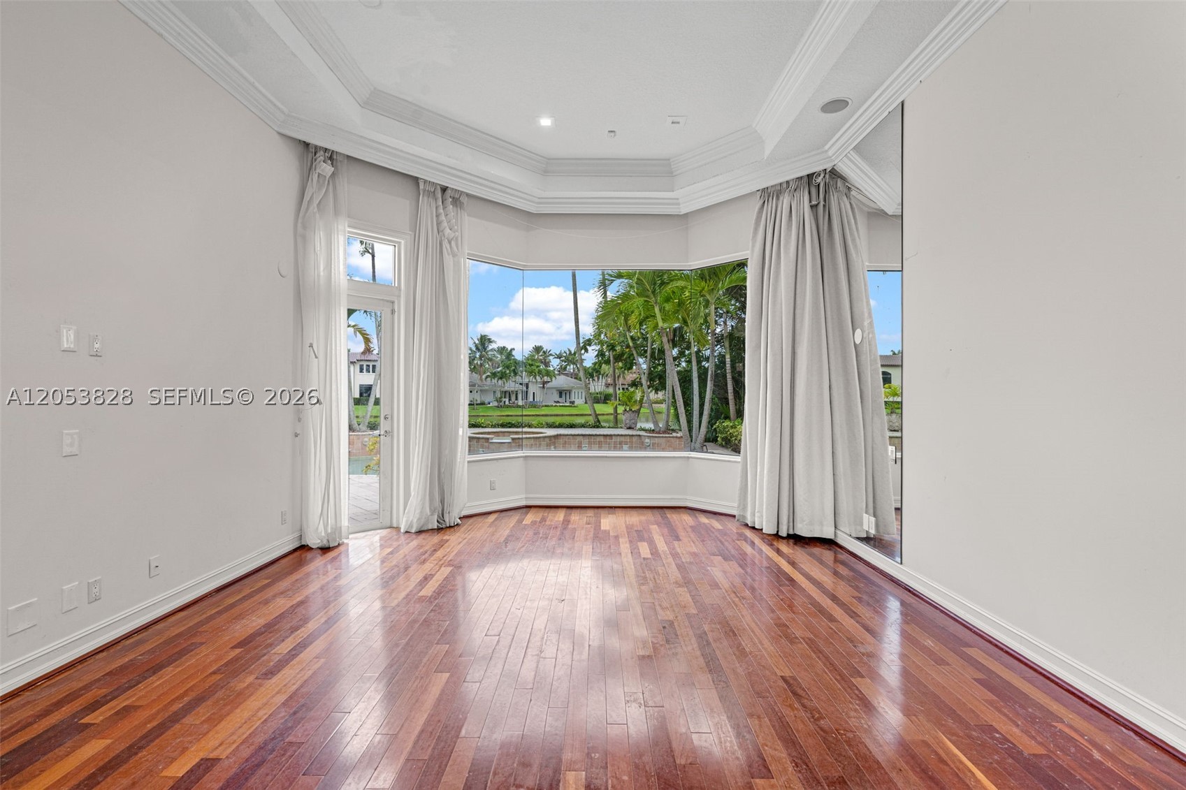ENCLAVE - Residential