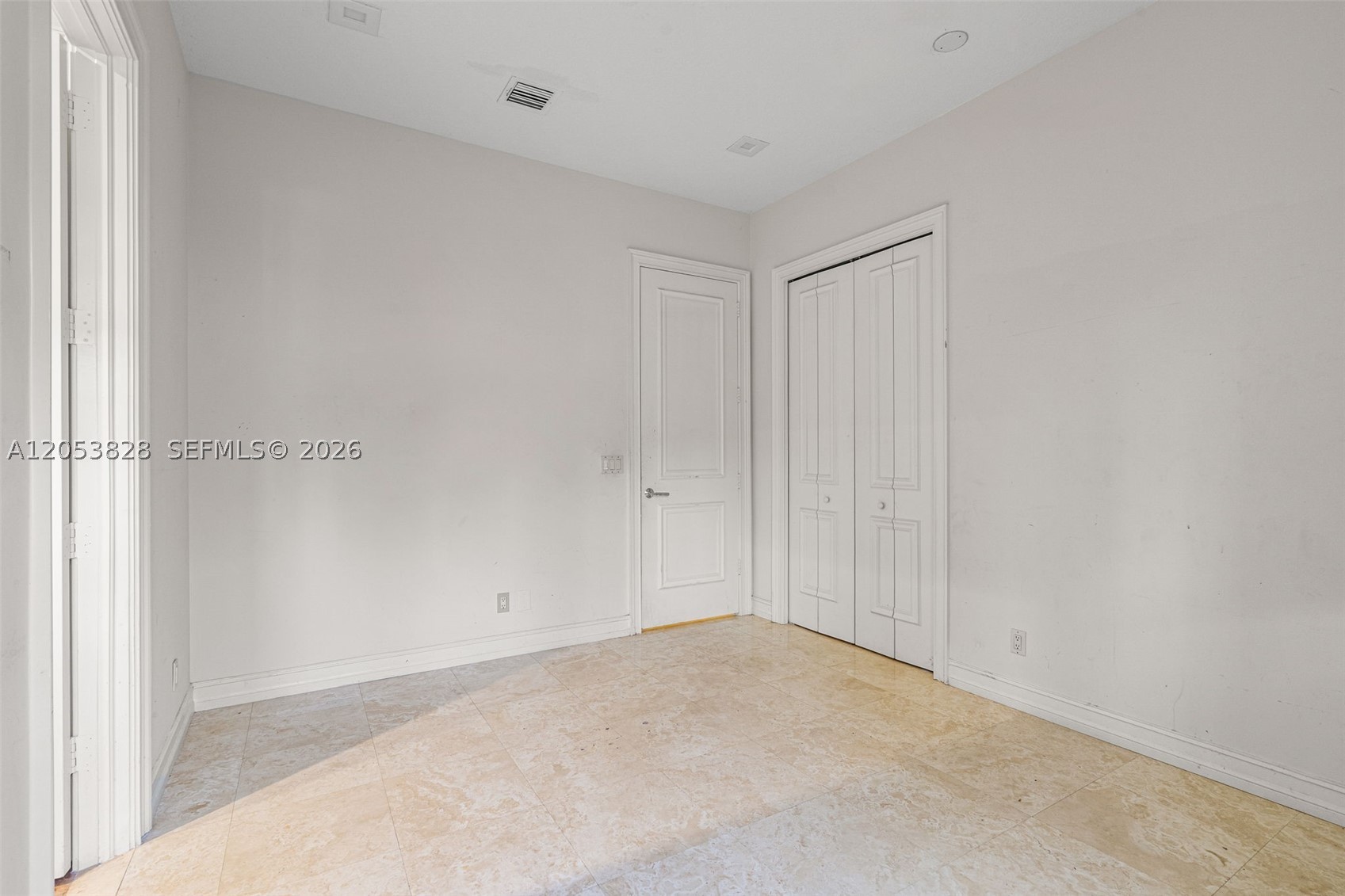 ENCLAVE - Residential