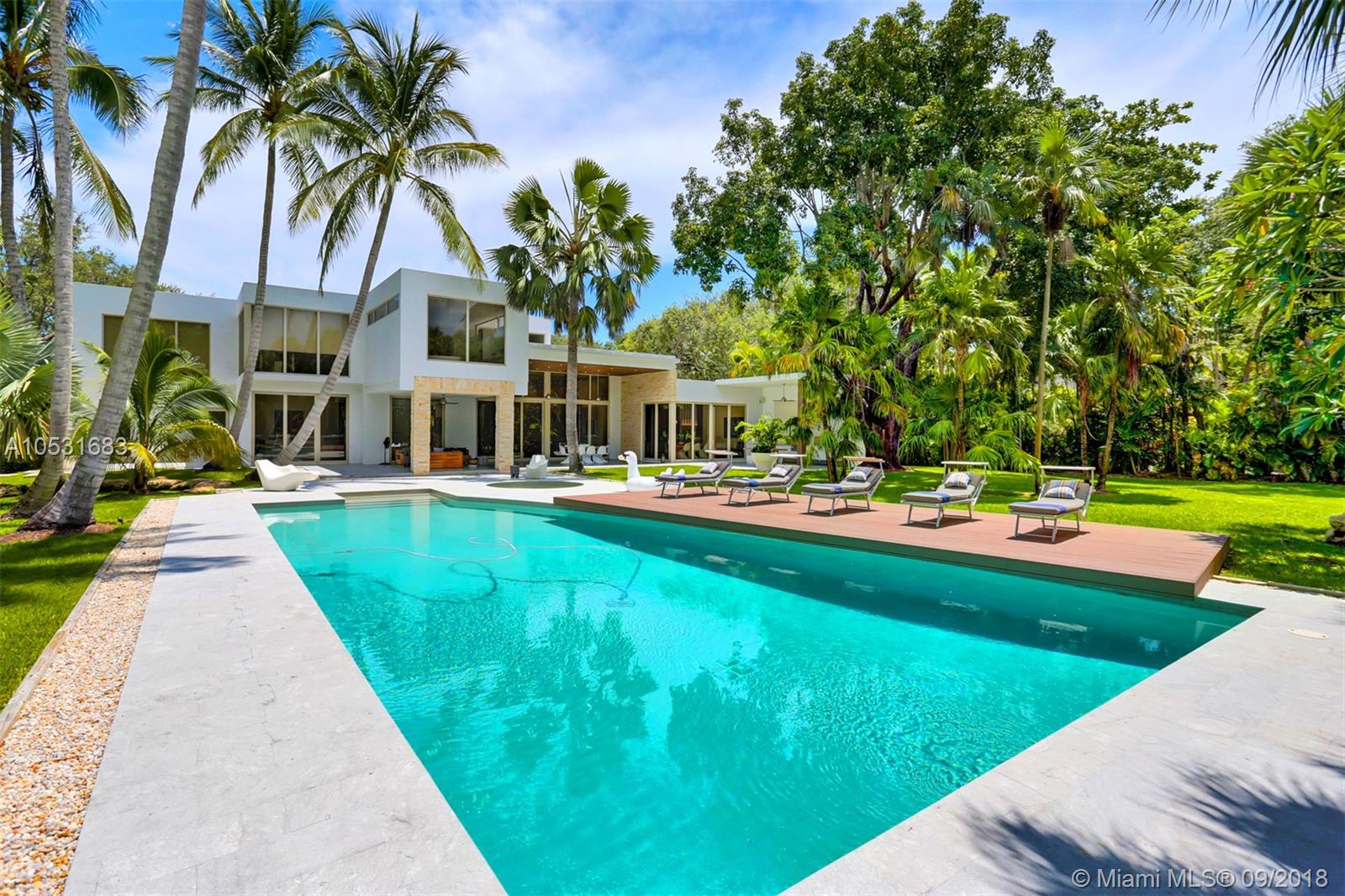 TOWN & RANCH ESTS - Residential