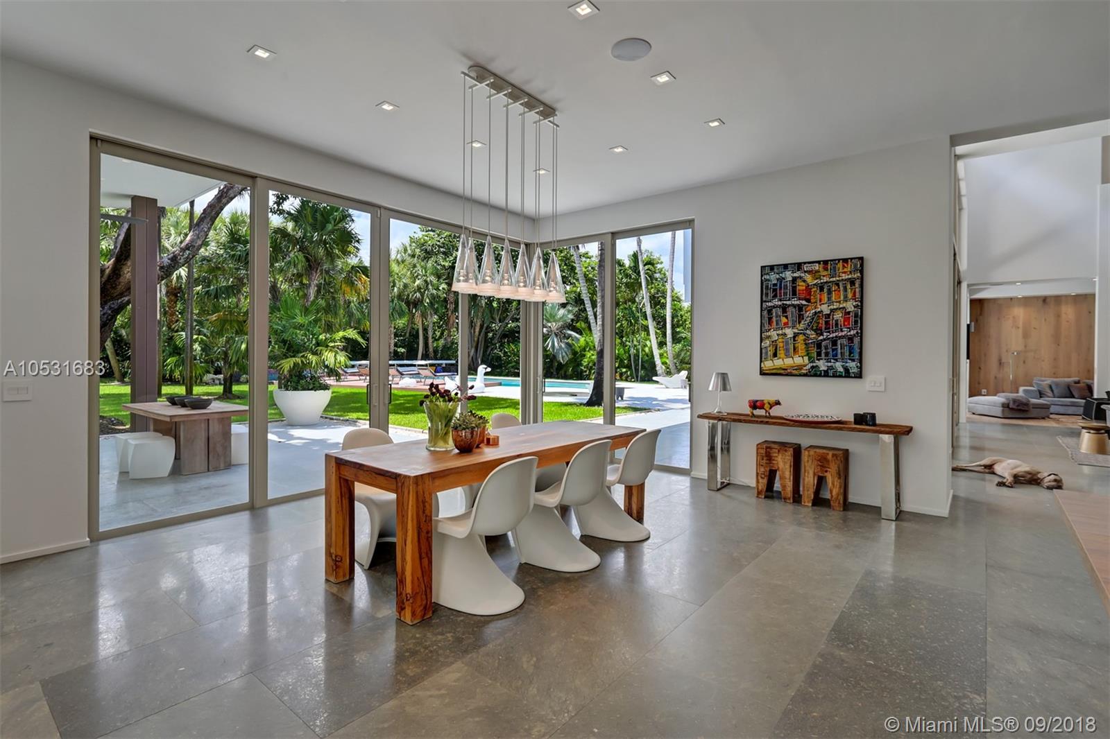 TOWN & RANCH ESTS - Residential