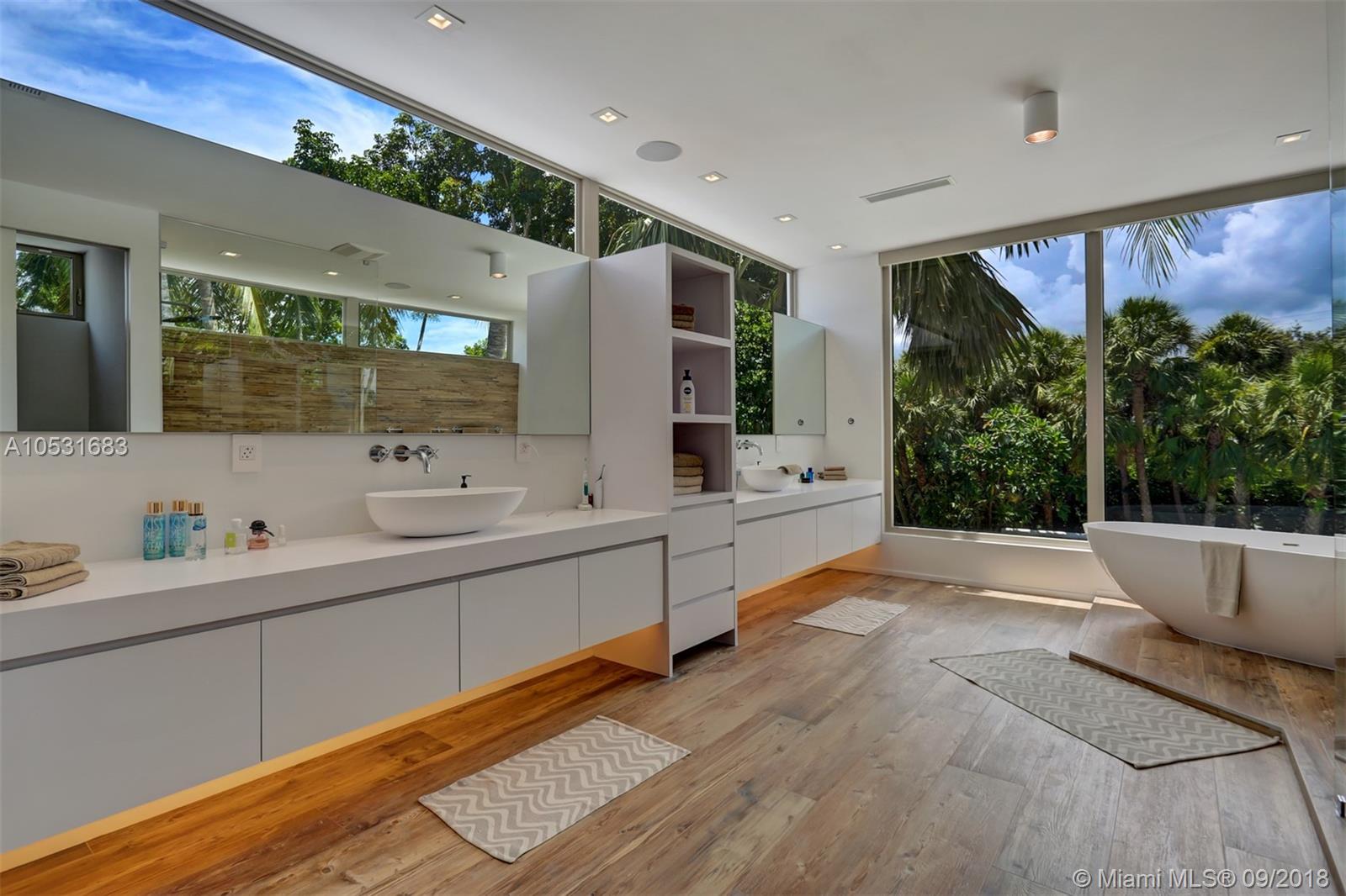 TOWN & RANCH ESTS - Residential